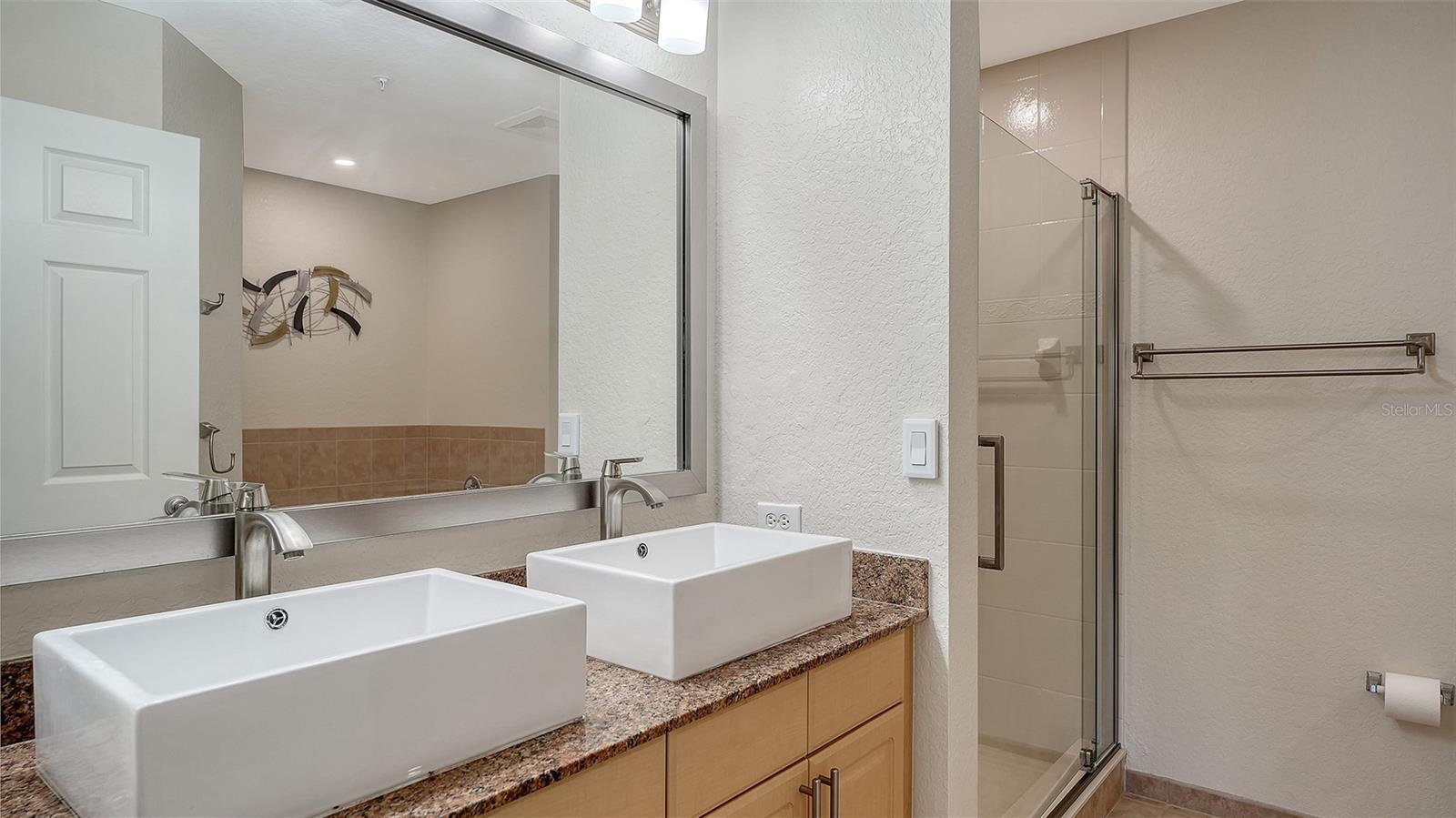 BROADWAY PROMENADE - Residential