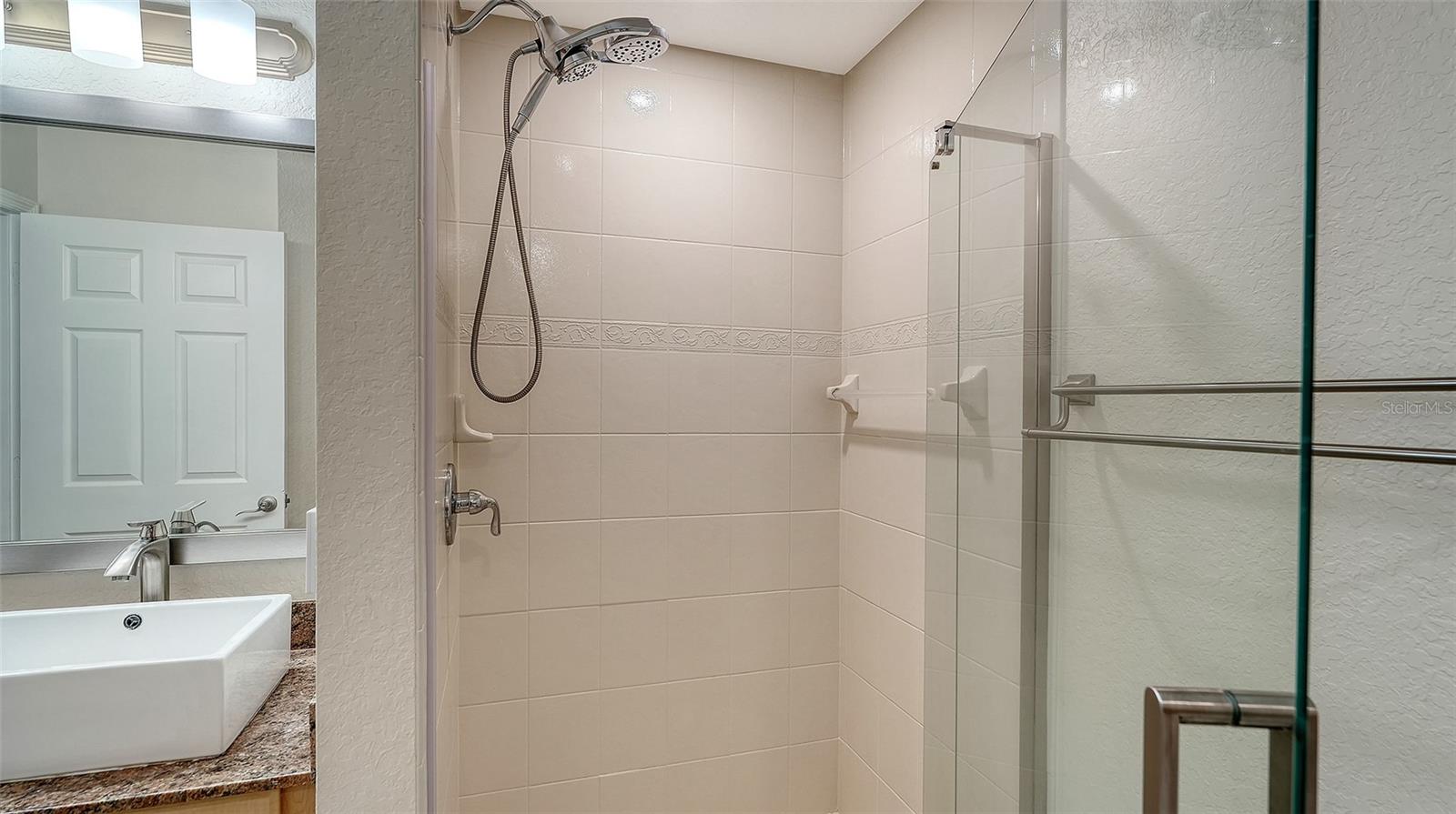 BROADWAY PROMENADE - Residential