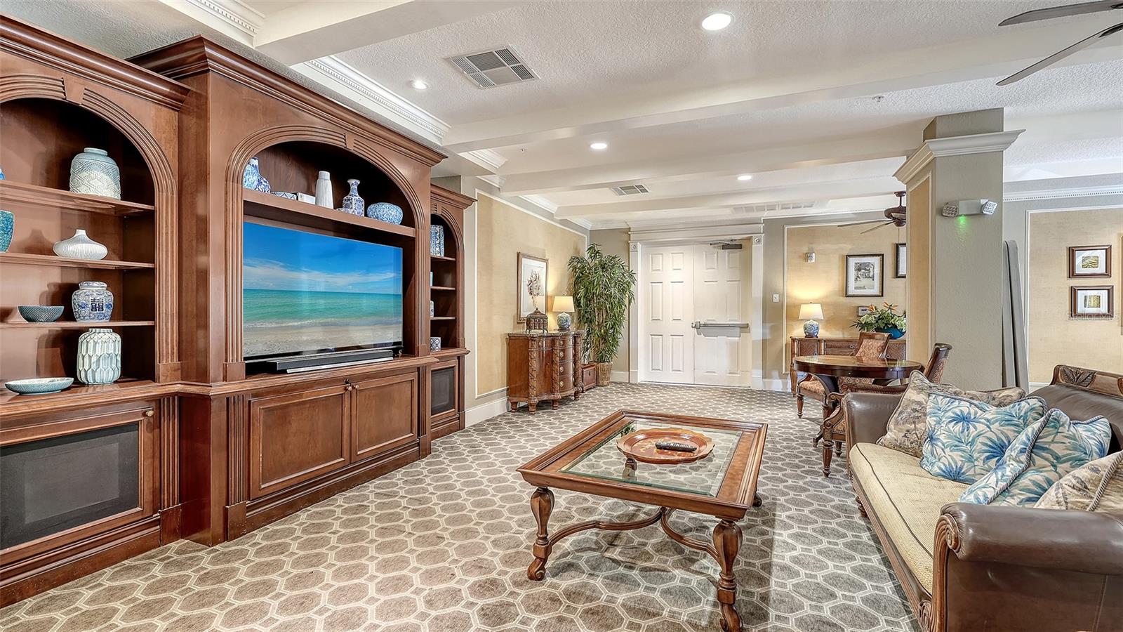 BROADWAY PROMENADE - Residential