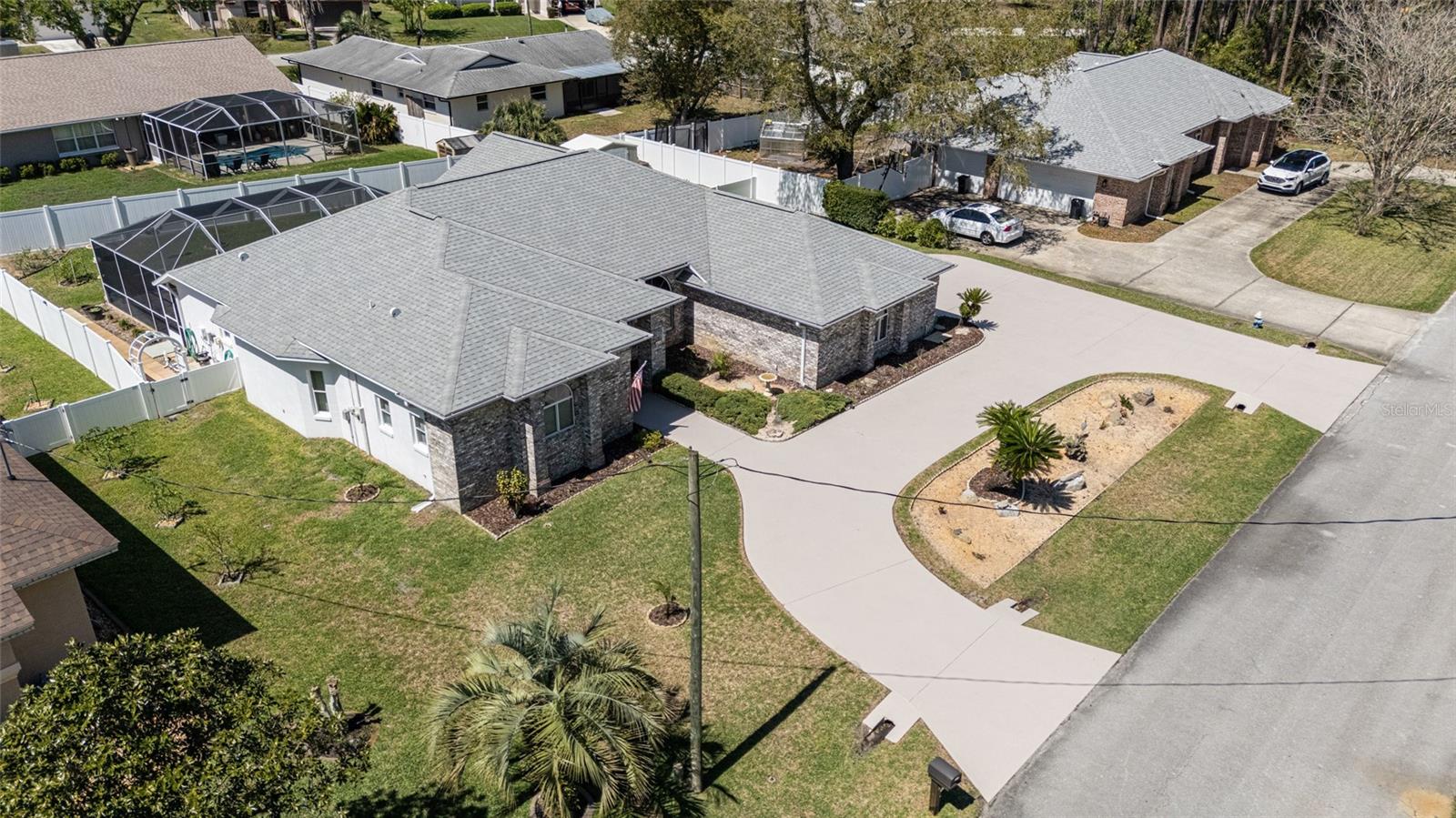 PINE LAKES - Residential