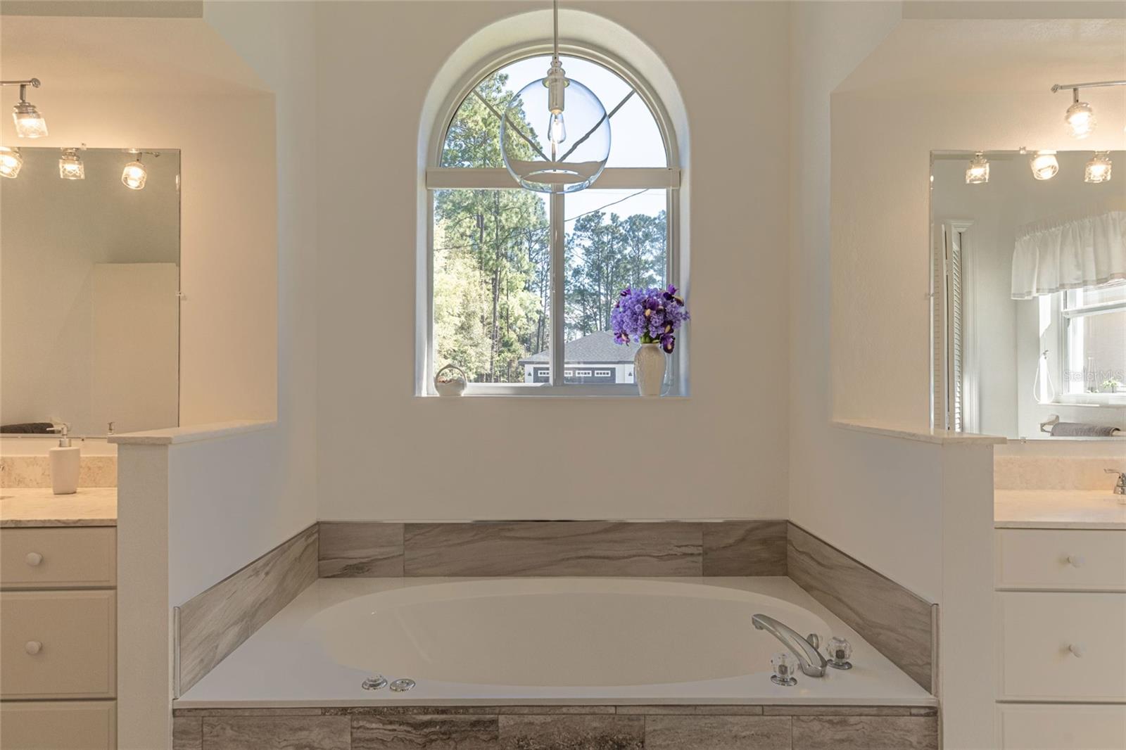 PINE LAKES - Residential