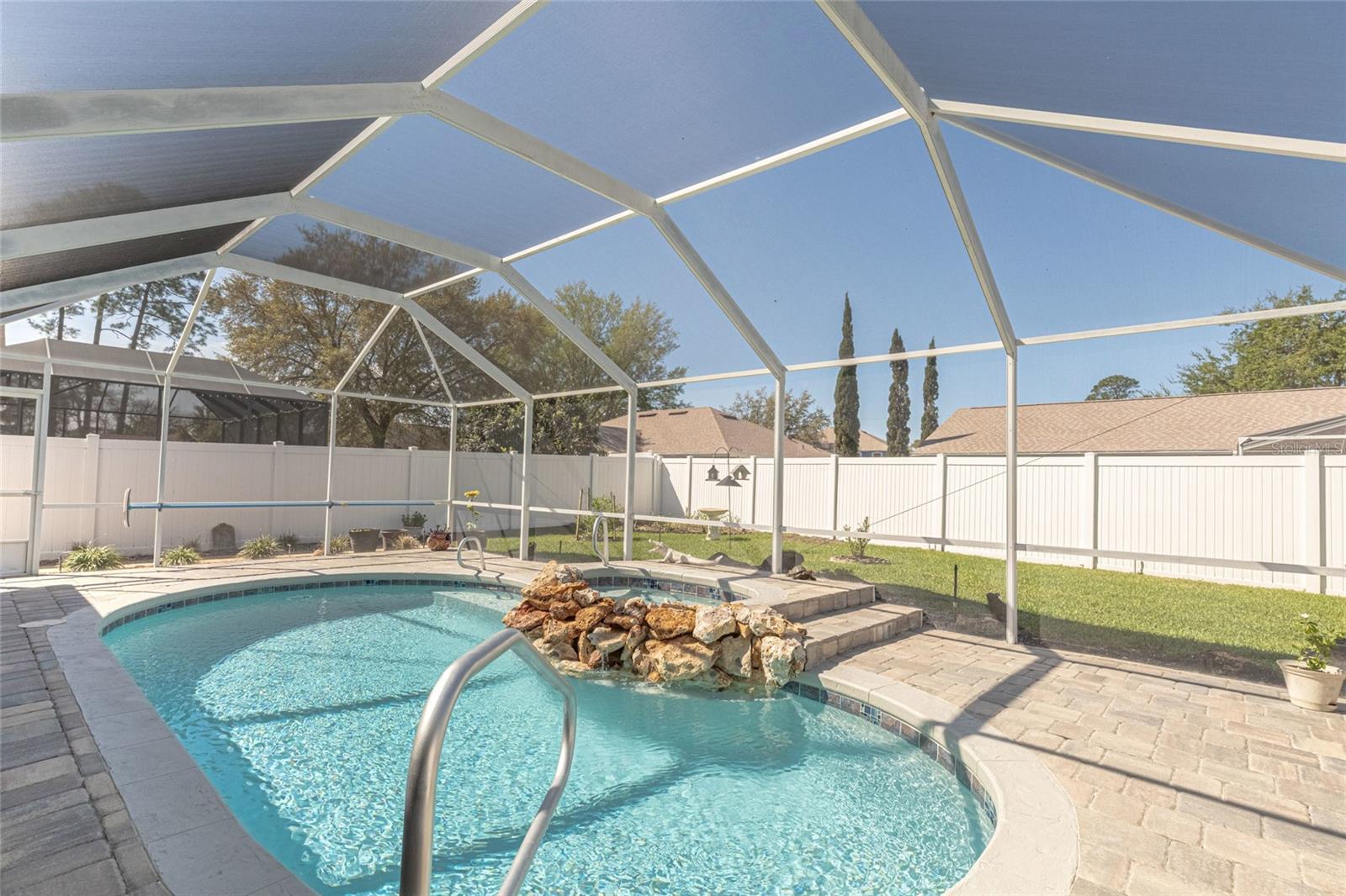 PINE LAKES - Residential