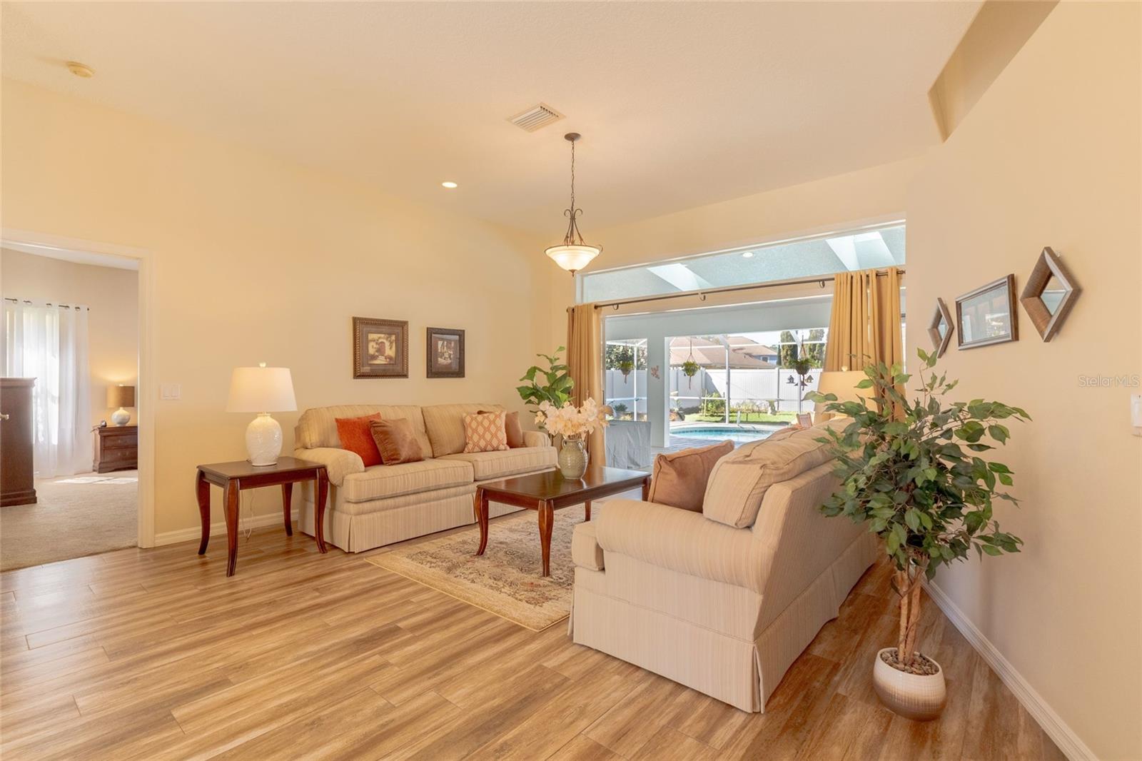 PINE LAKES - Residential