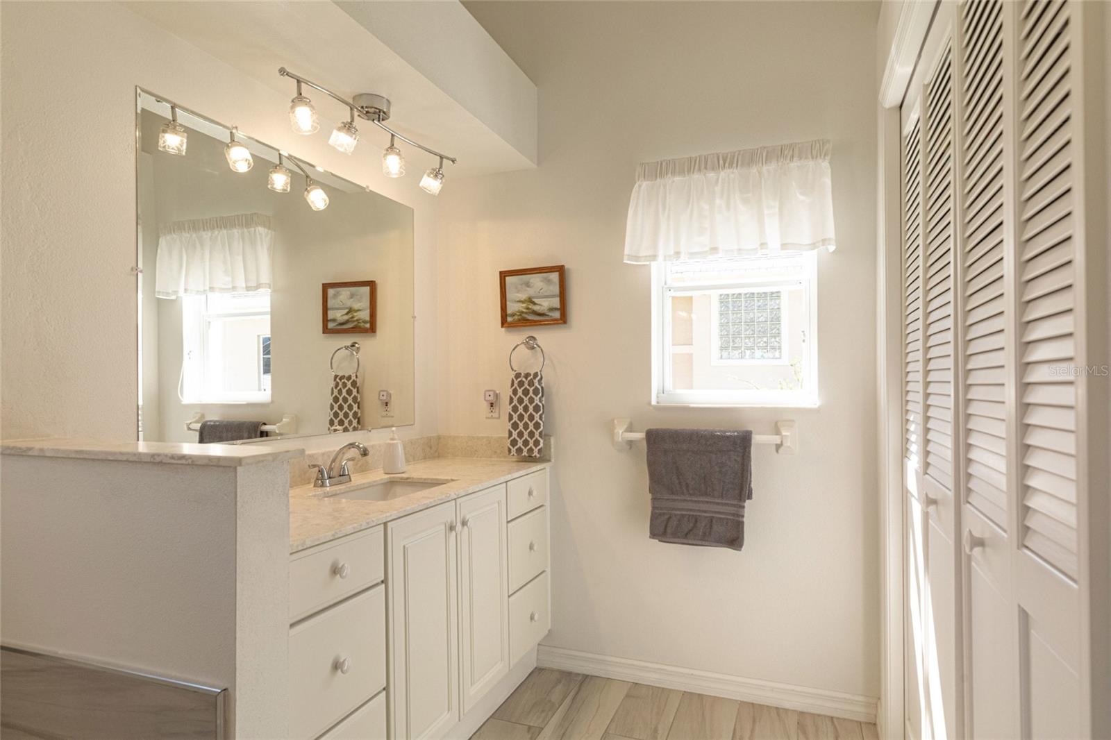 PINE LAKES - Residential