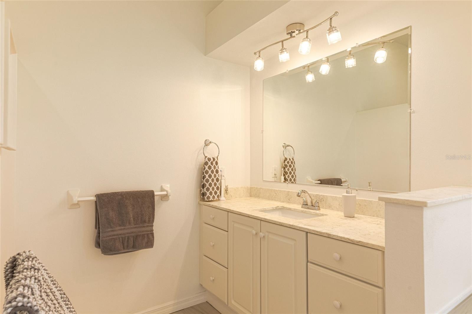 PINE LAKES - Residential