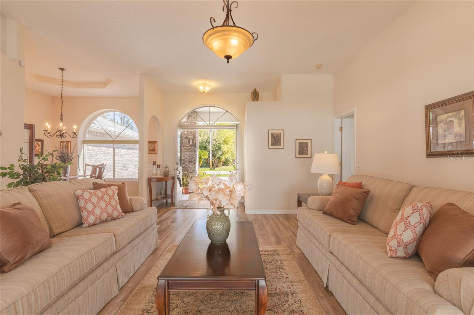 PINE LAKES - Residential