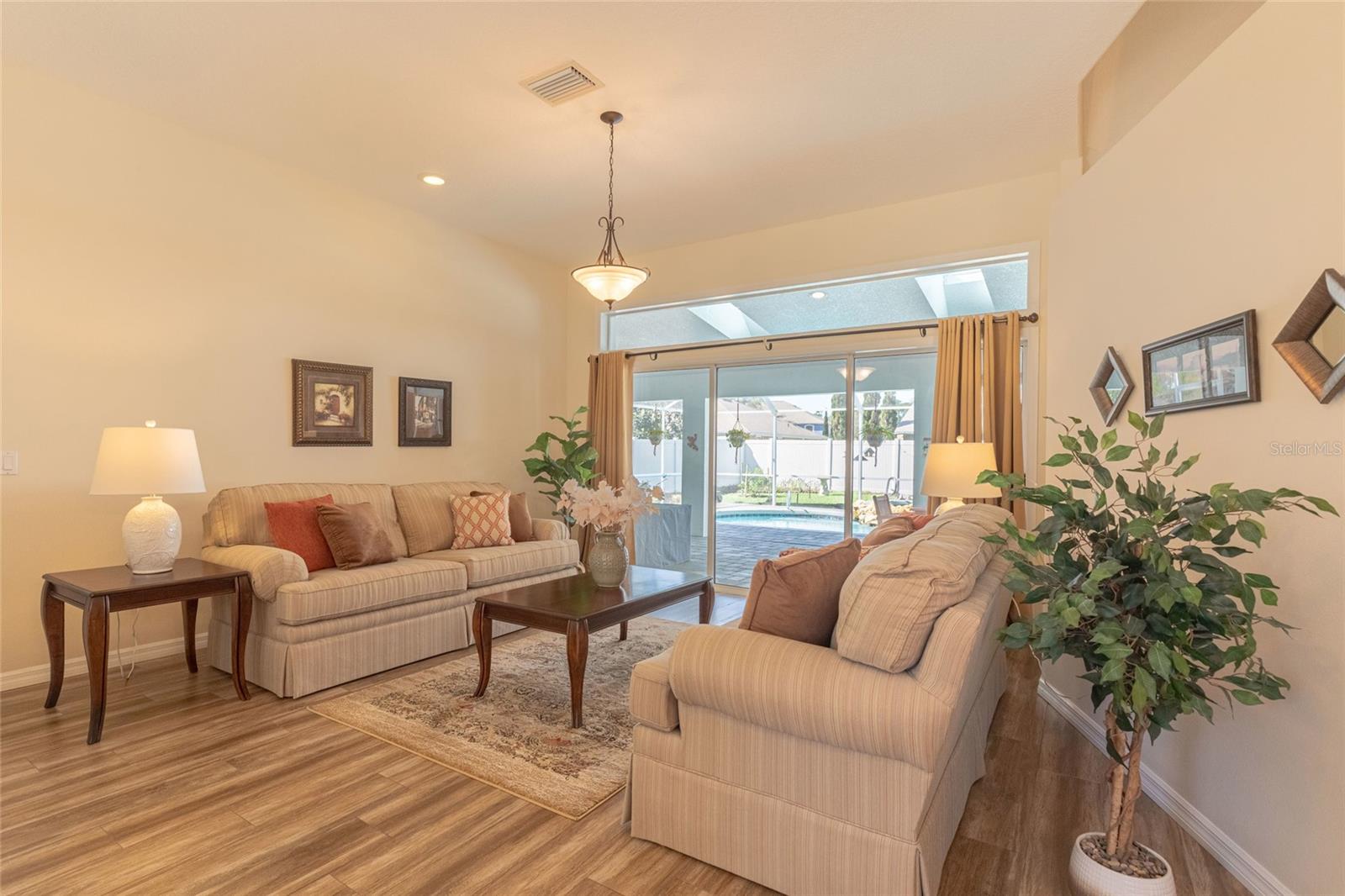 PINE LAKES - Residential