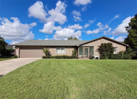 A home in WINTER HAVEN