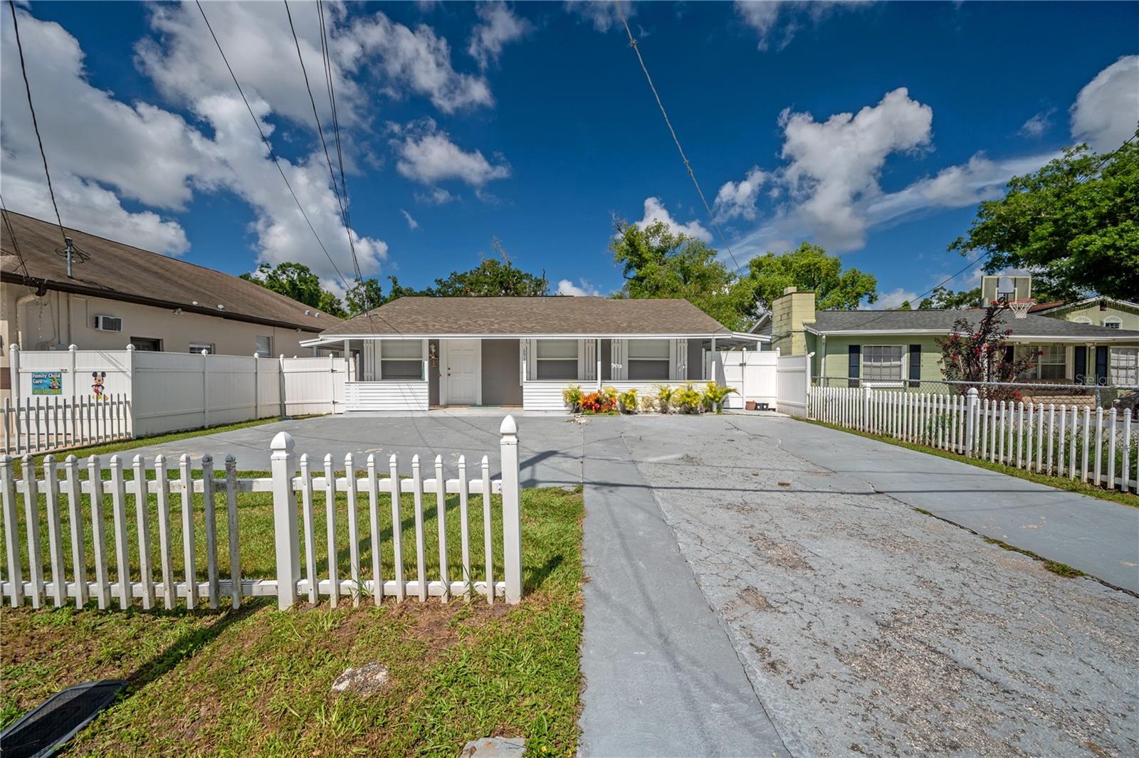 This charming 1 bedroom, 1 bath apartment offers comfort and convenience in the heart of Tampa. Featuring tile flooring throughout, an updated kitchen and bathroom, and a bright, functional layout, this home is move-in ready.
Perfectly situated in centrally located Lowry Park, you’ll be just 10 minutes from downtown Tampa and close to shopping, dining, and entertainment.
Utilities are all included—water, trash, and electric—making this an incredible value.
Don’t miss the chance to call this well-maintained apartment your new home!