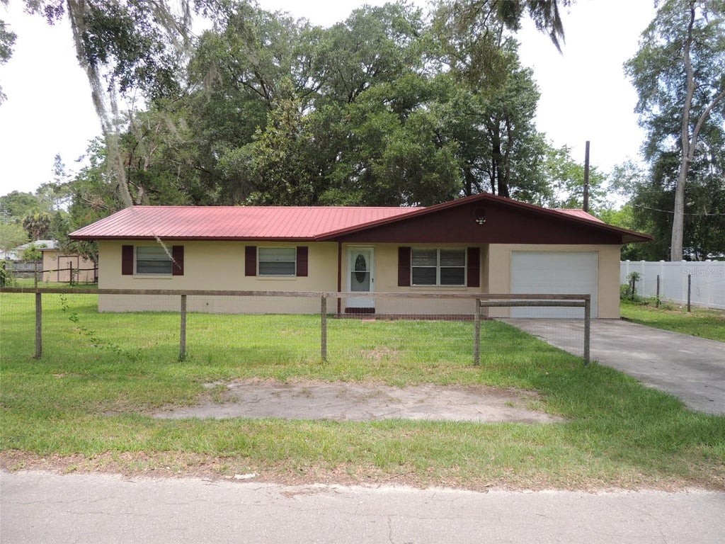Photo of 330 SE 6th Street, Williston, FL 32696 (MLS # OM727097)