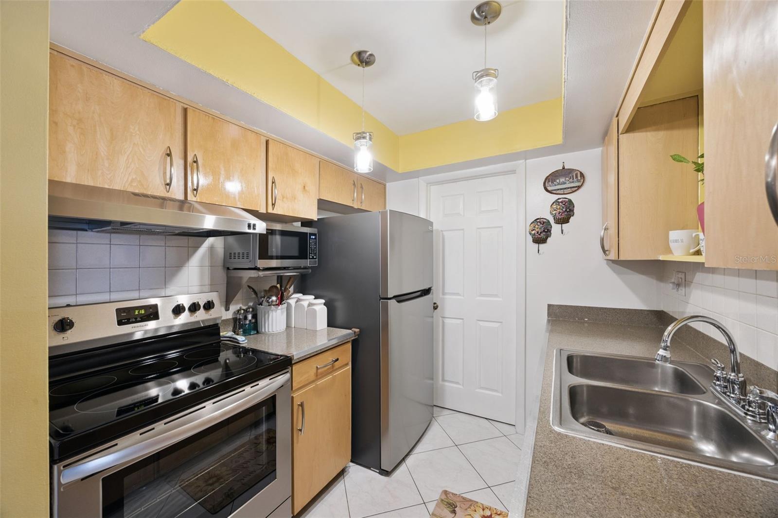 SUMMIT VILLAGE UNIT 3 A CONDO - Residential