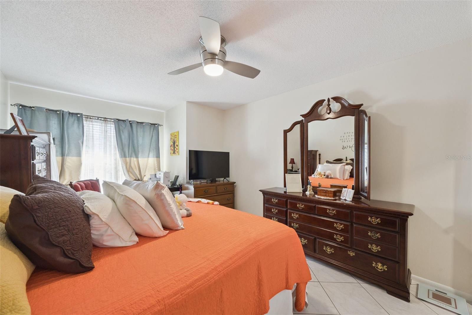 SUMMIT VILLAGE UNIT 3 A CONDO - Residential