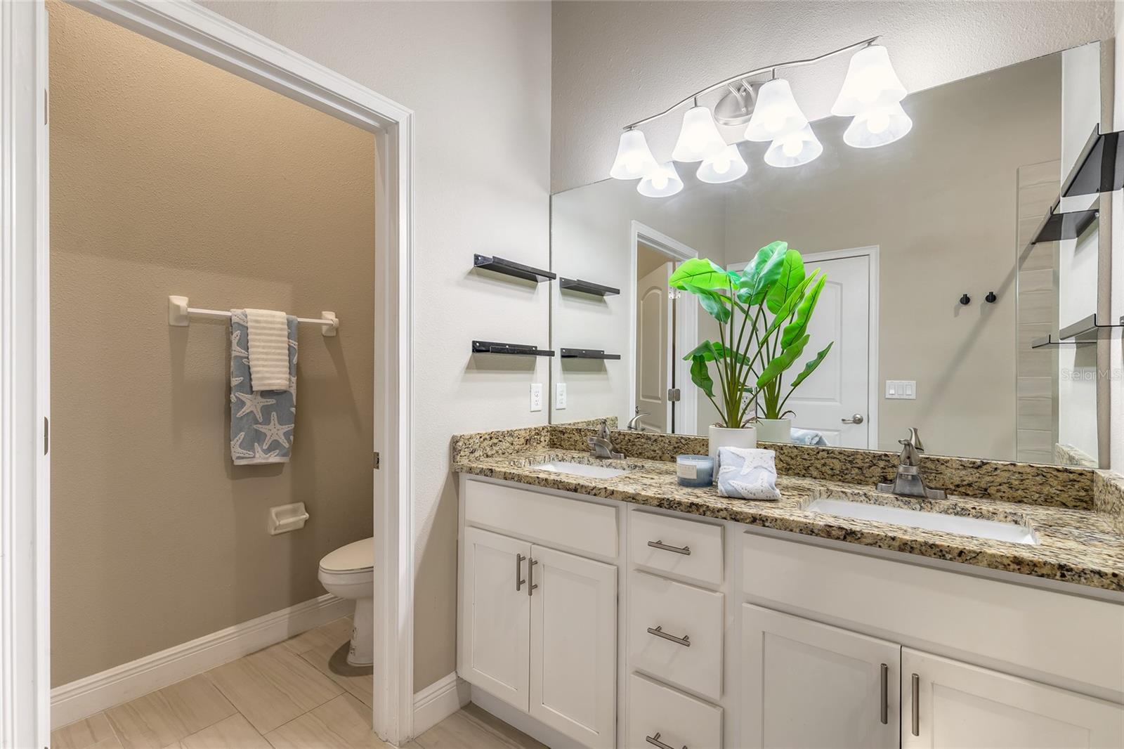 OCEANS 25 - Residential