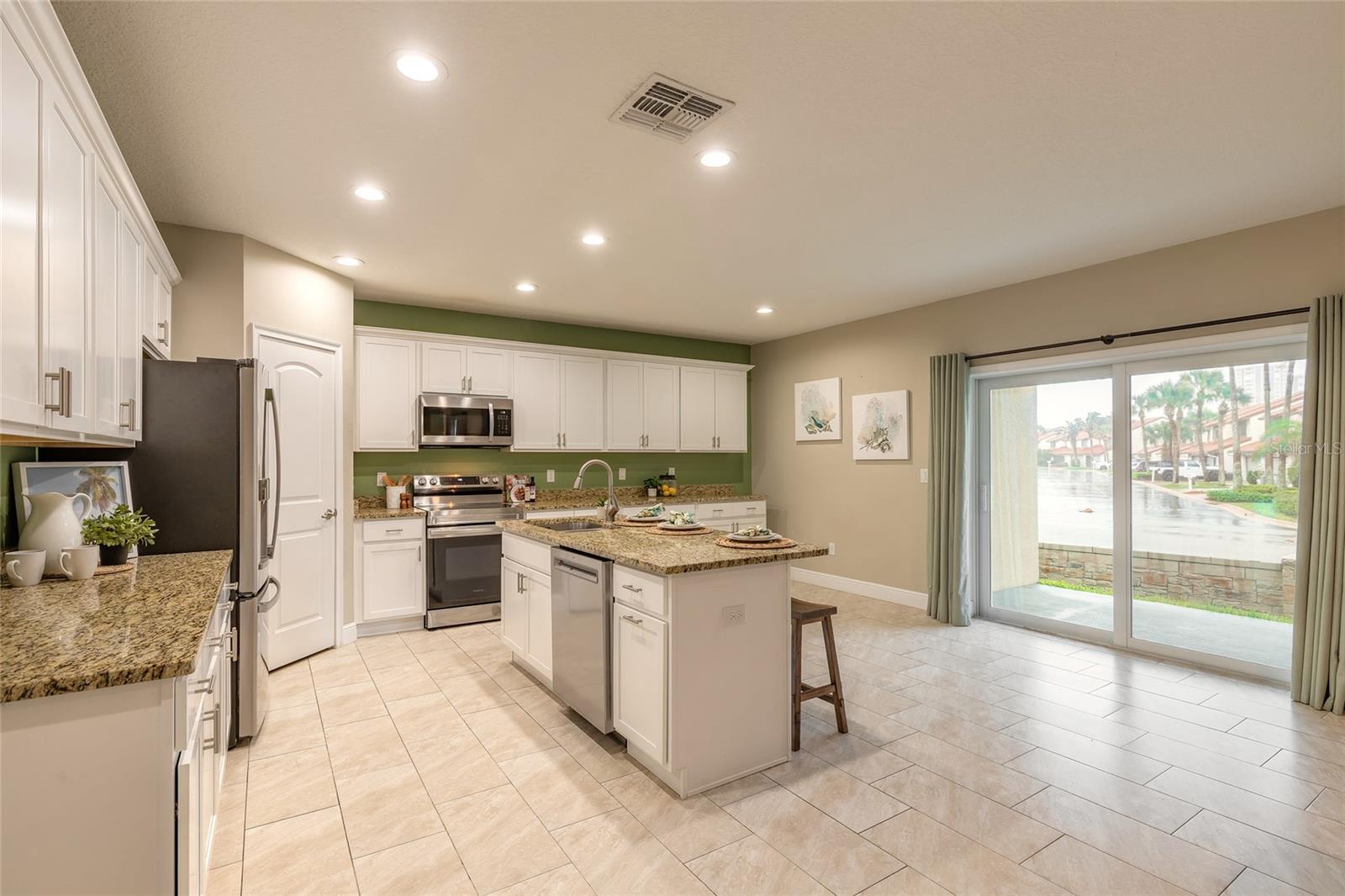 OCEANS 25 - Residential