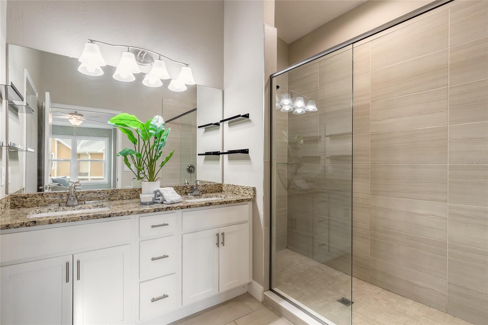 OCEANS 25 - Residential