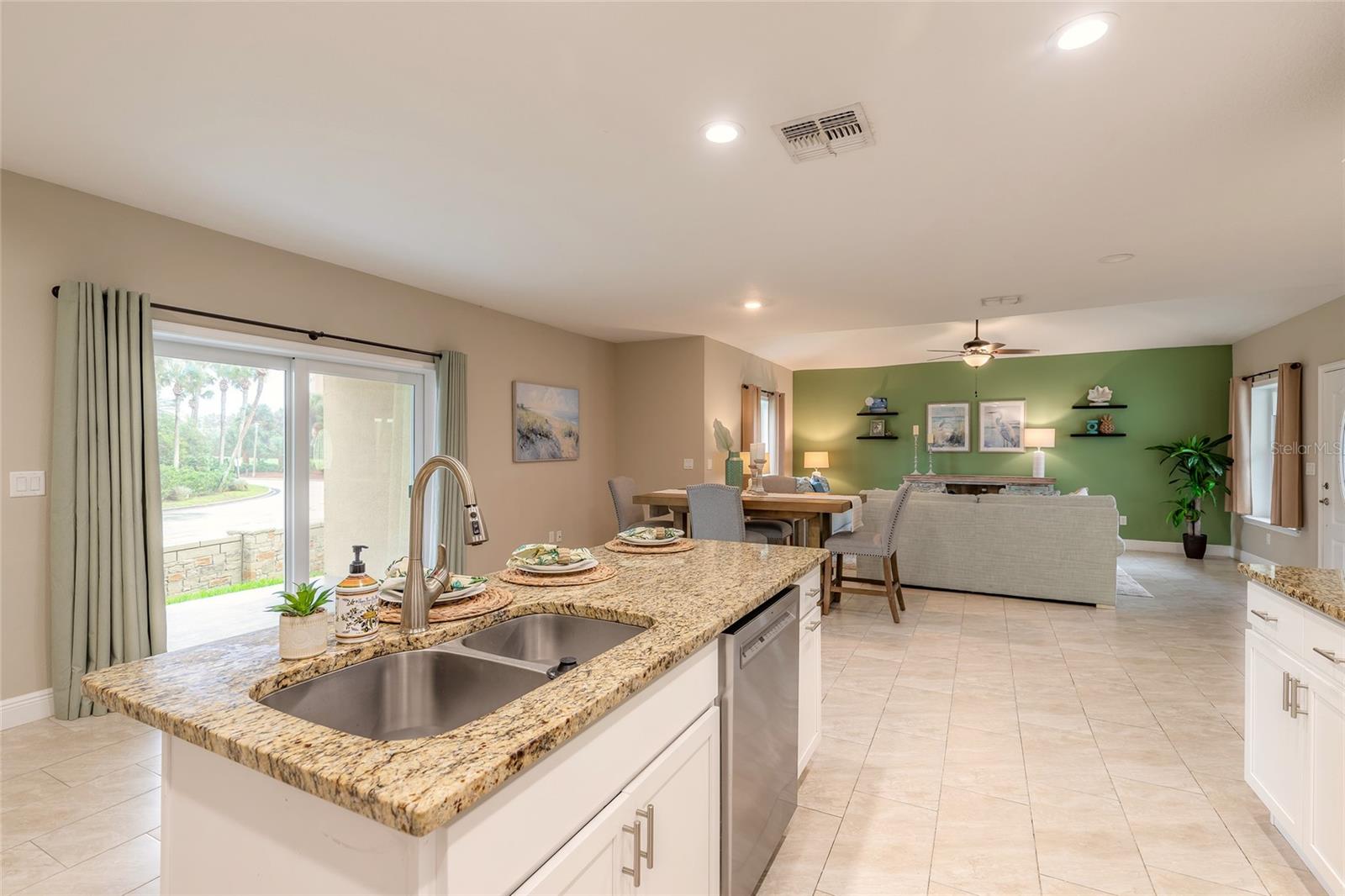 OCEANS 25 - Residential