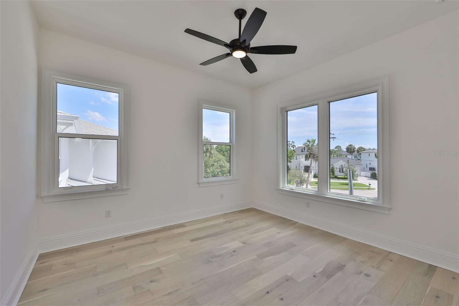 SUNSET PARK - Residential