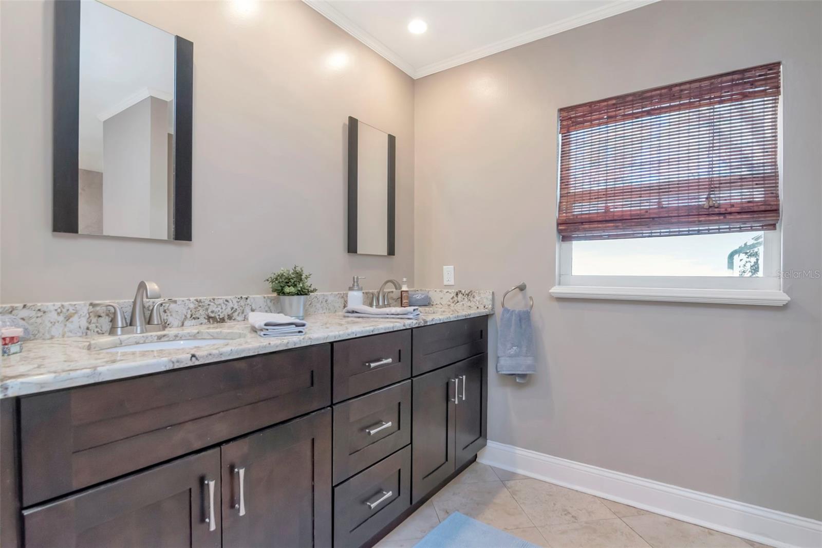 LAKESIDE TERRACE - Residential