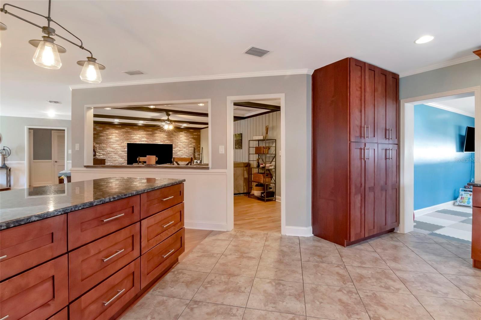 LAKESIDE TERRACE - Residential