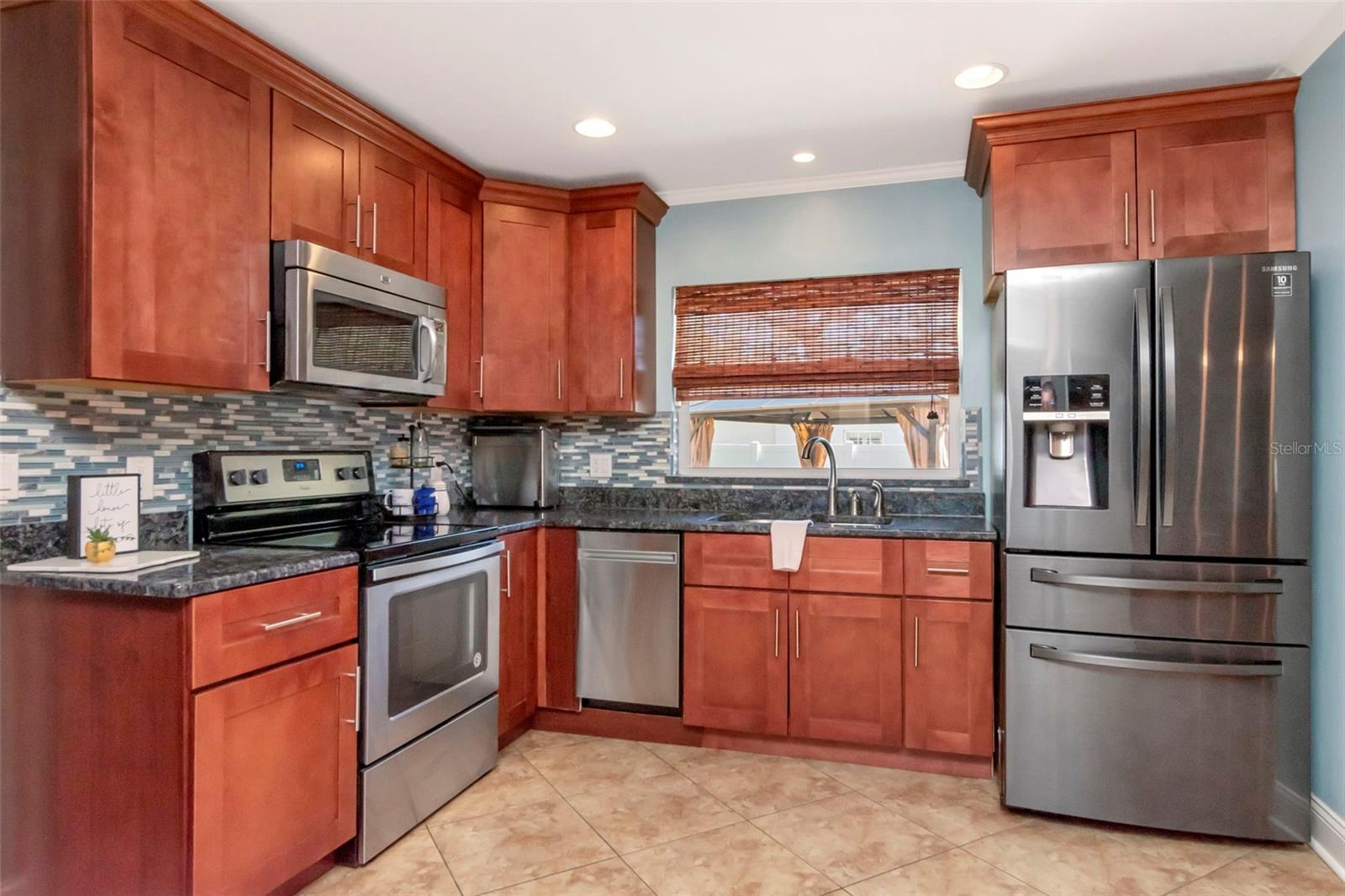 LAKESIDE TERRACE - Residential