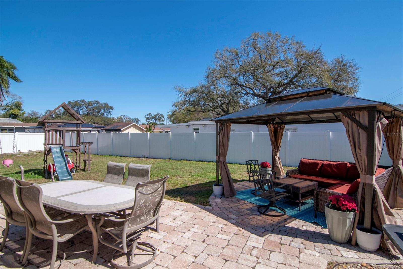 LAKESIDE TERRACE - Residential