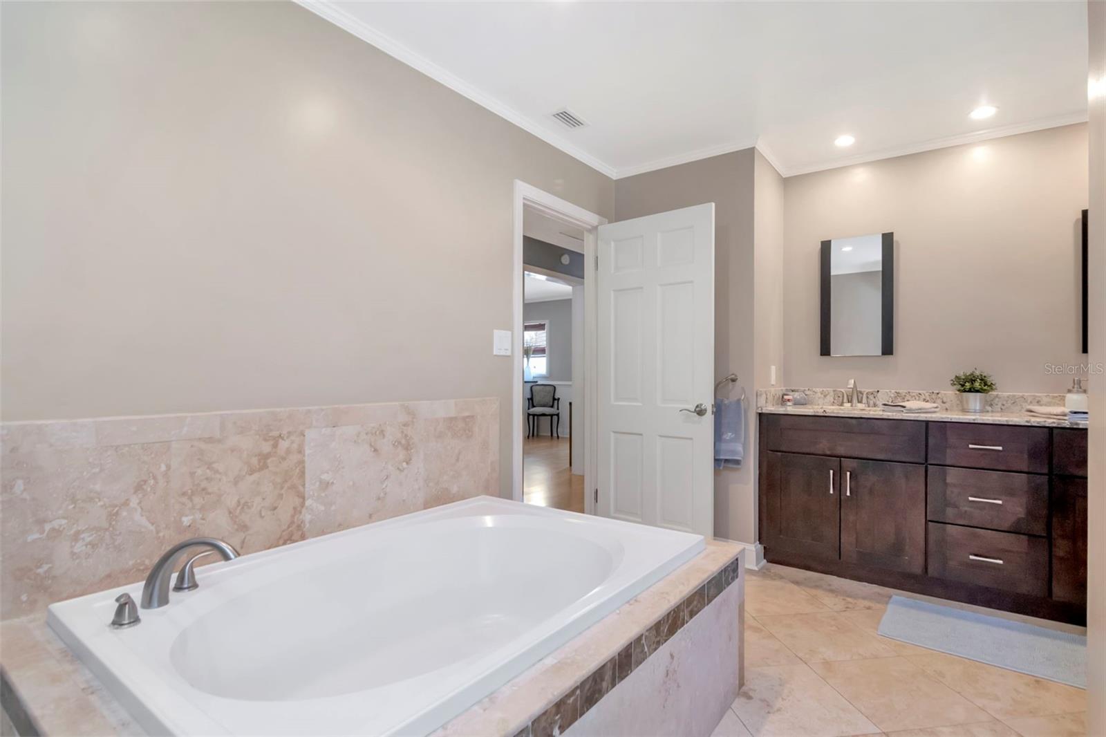 LAKESIDE TERRACE - Residential