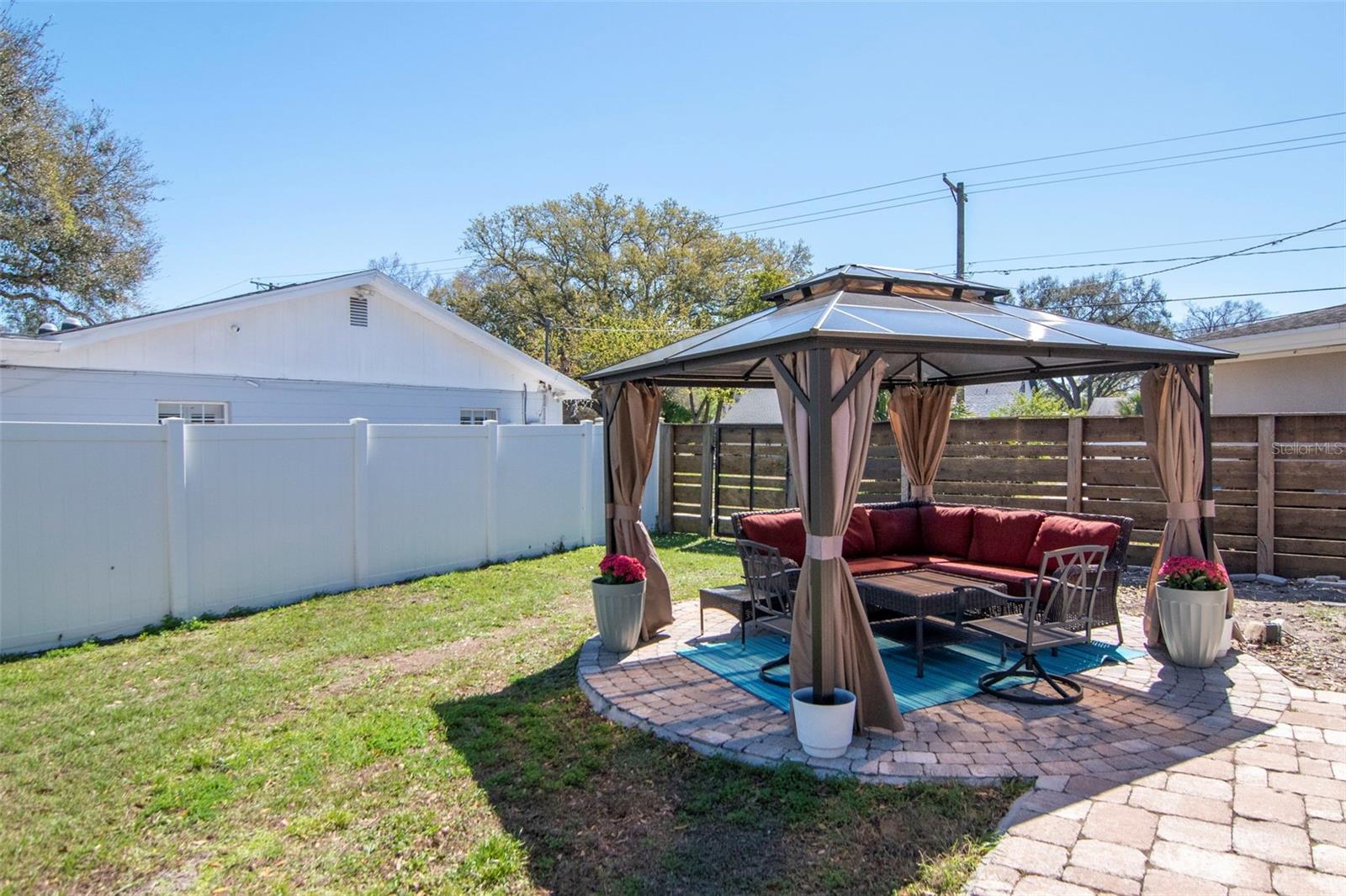 LAKESIDE TERRACE - Residential