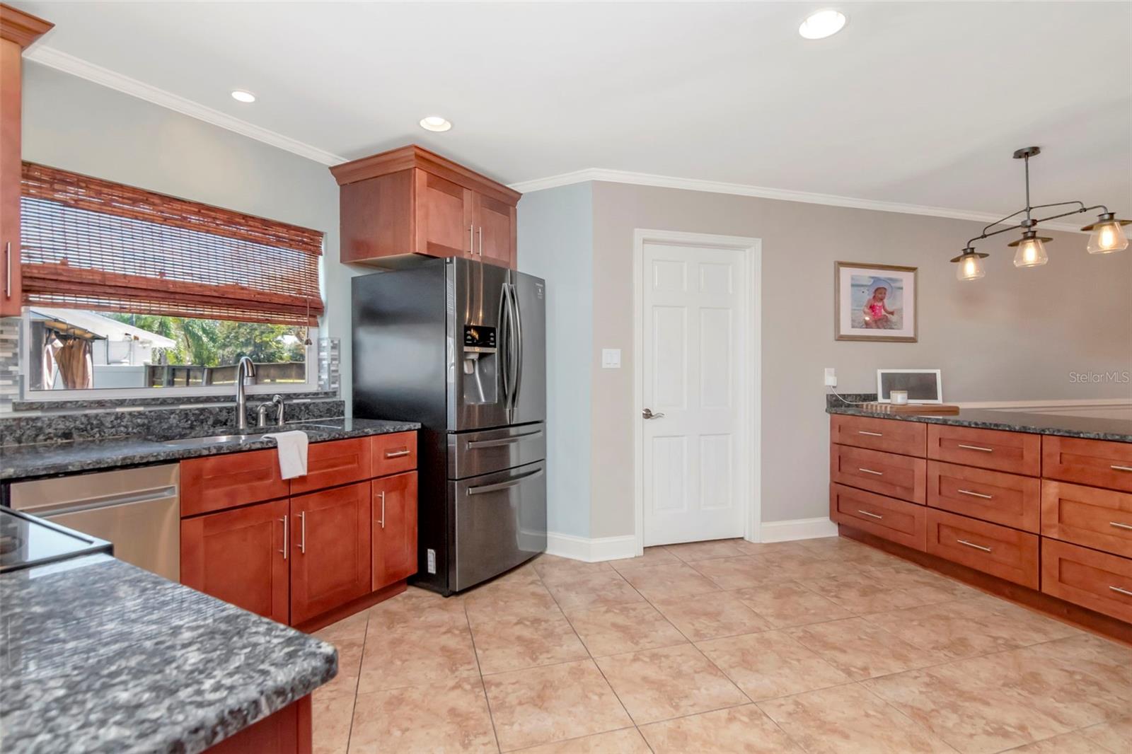 LAKESIDE TERRACE - Residential