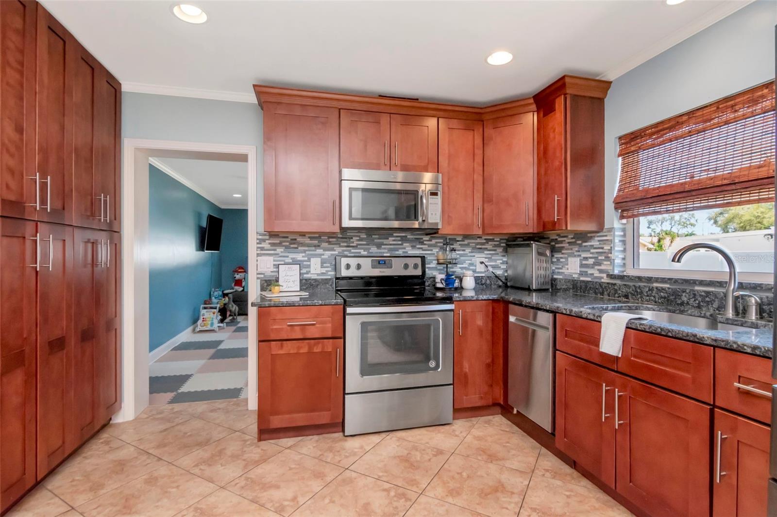 LAKESIDE TERRACE - Residential