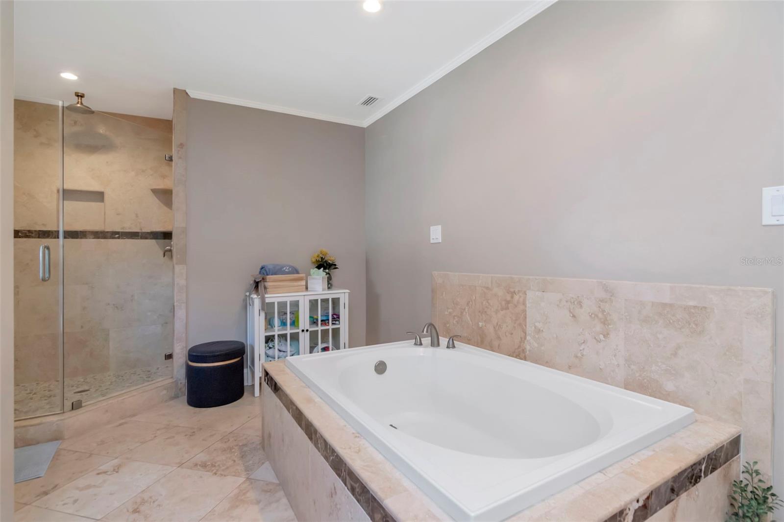 LAKESIDE TERRACE - Residential