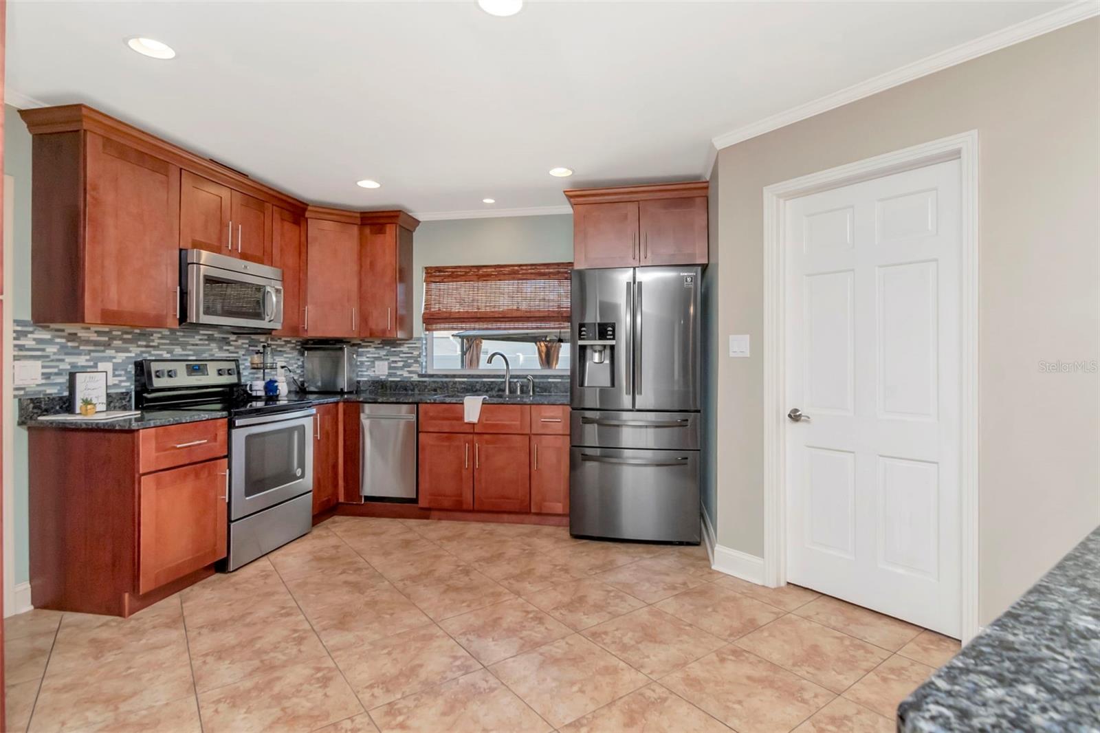 LAKESIDE TERRACE - Residential