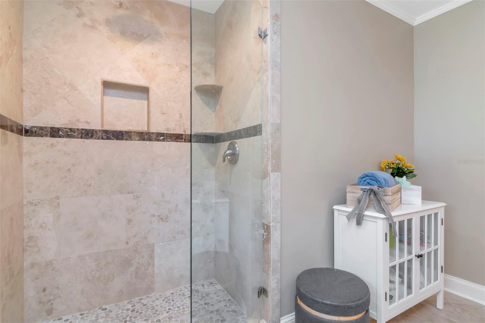 LAKESIDE TERRACE - Residential