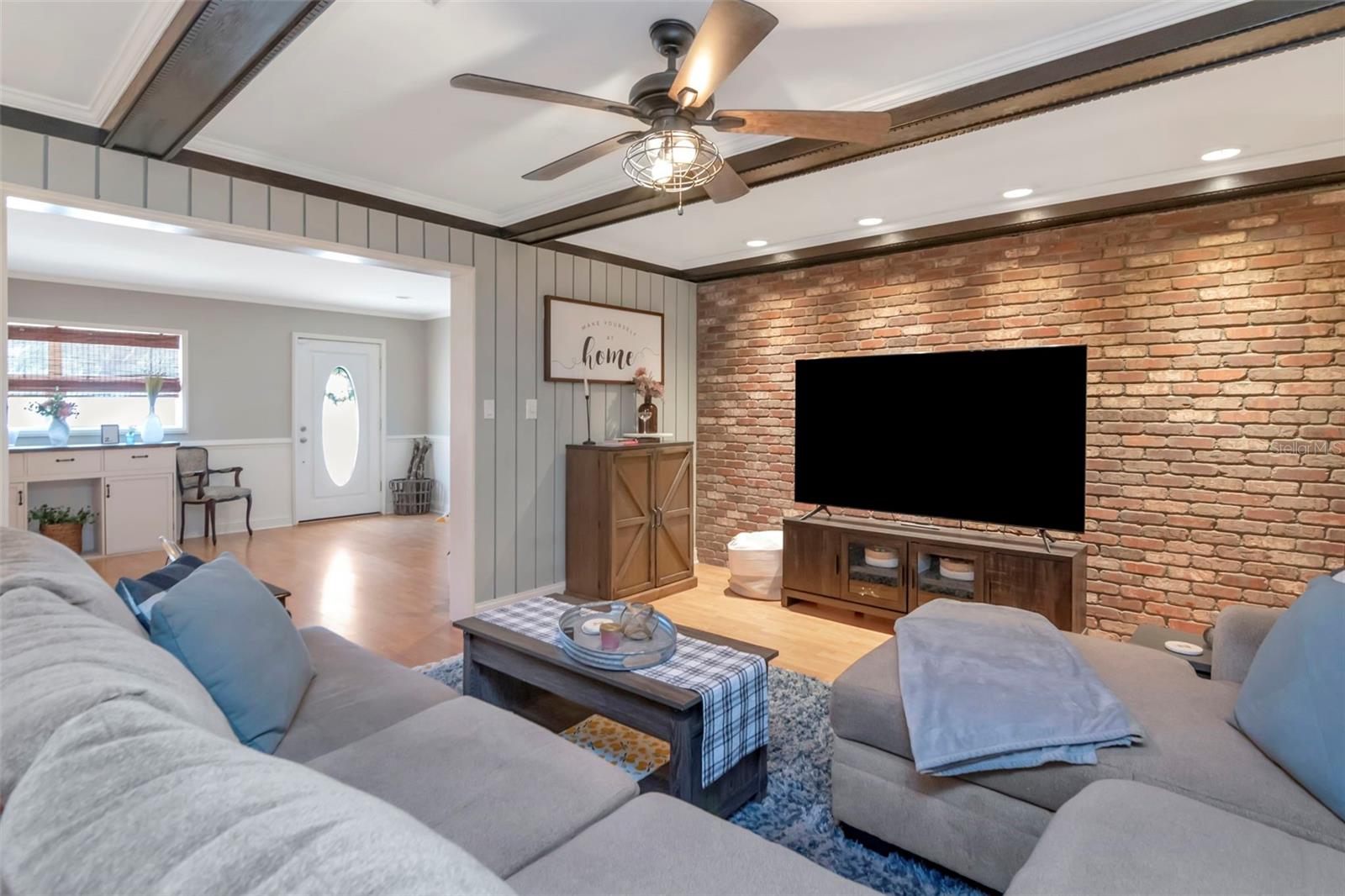 LAKESIDE TERRACE - Residential