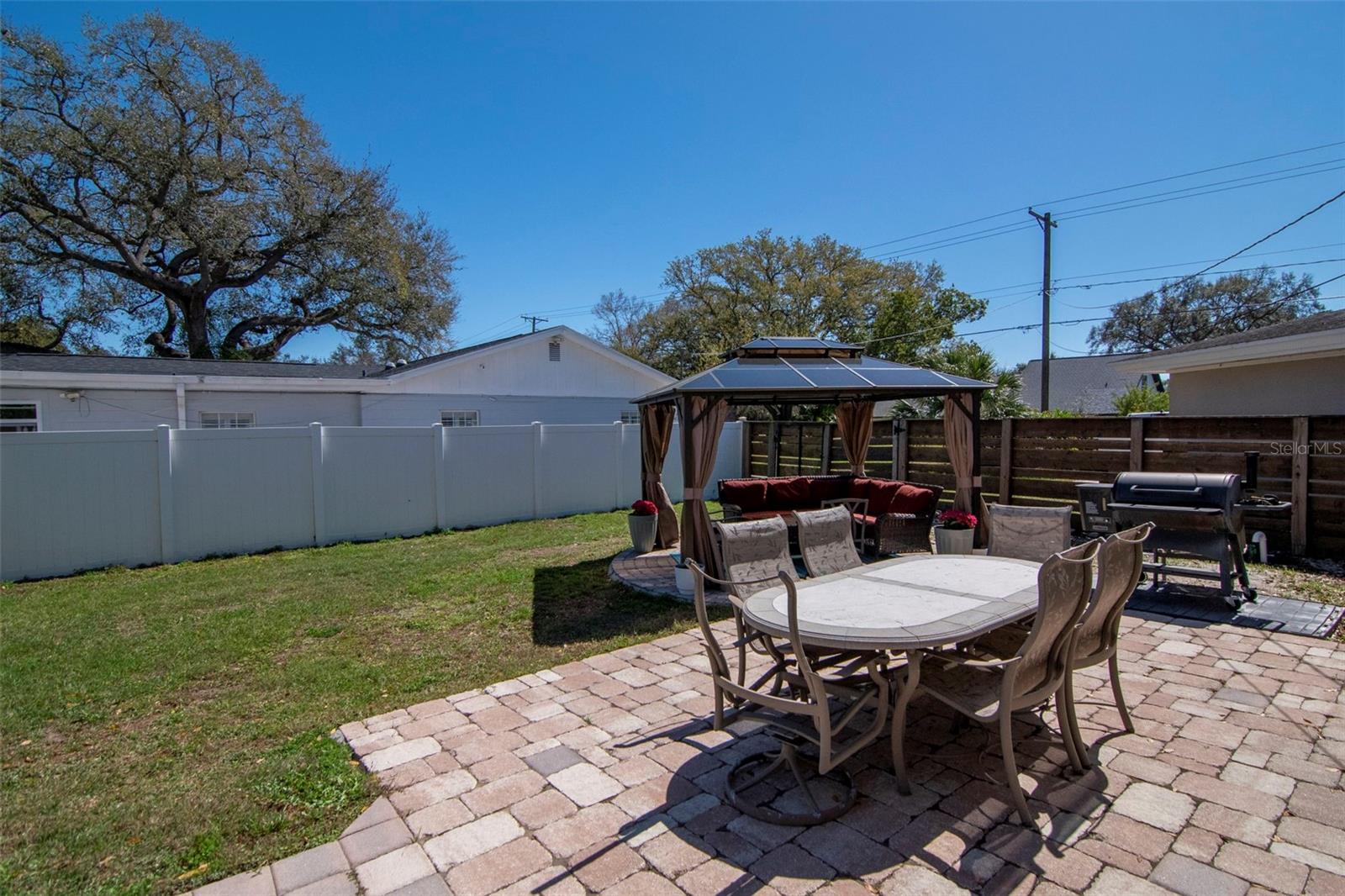 LAKESIDE TERRACE - Residential