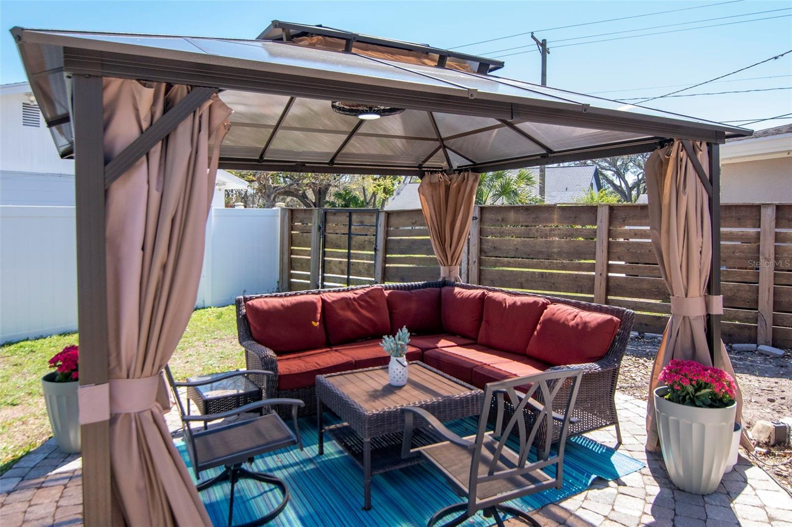 LAKESIDE TERRACE - Residential