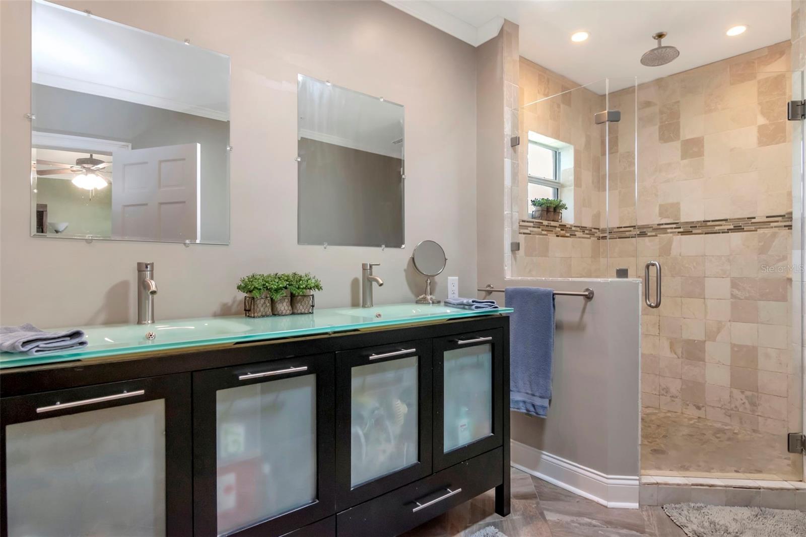 LAKESIDE TERRACE - Residential