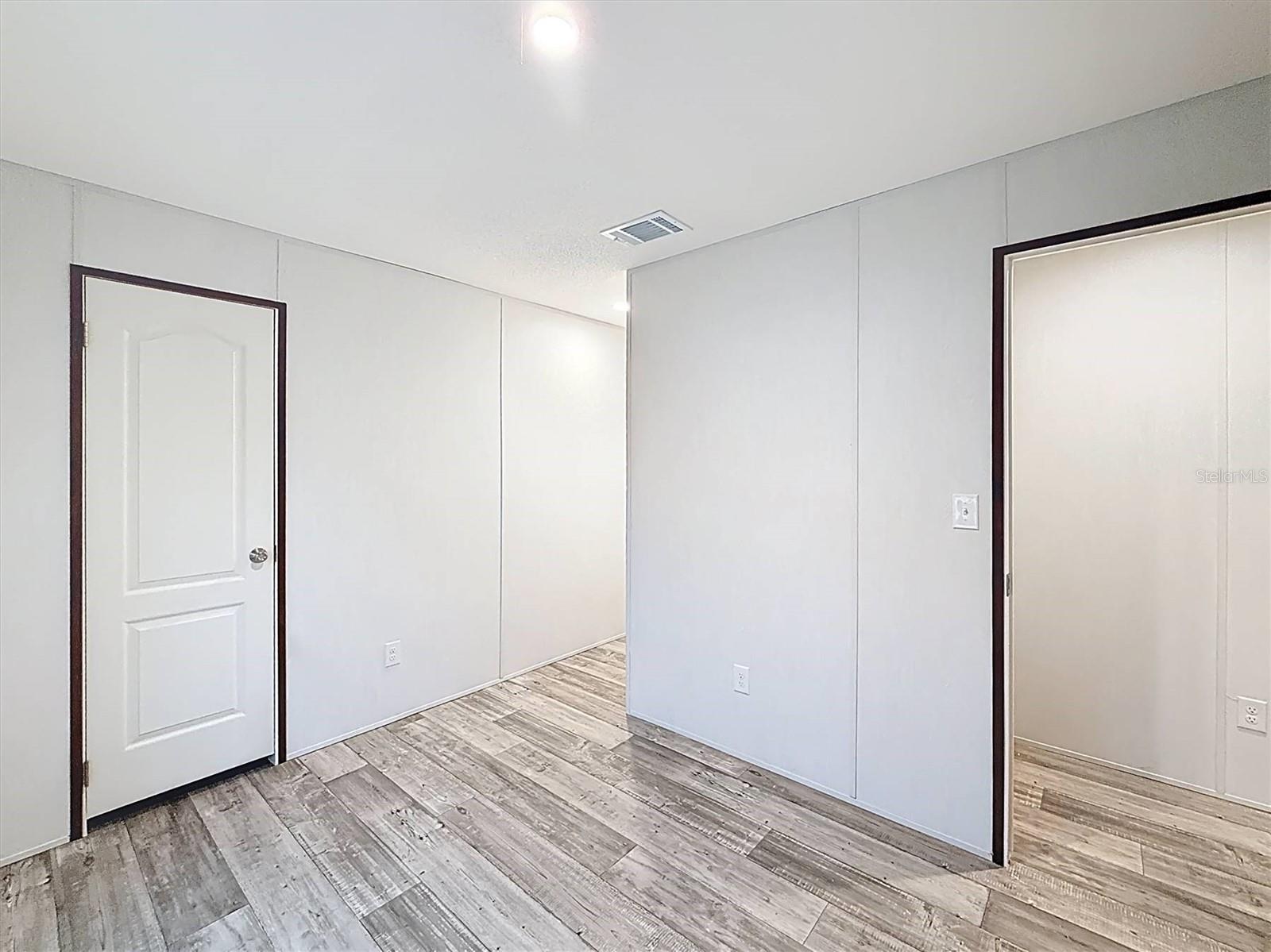 COOPER LAKE MANOR - Residential