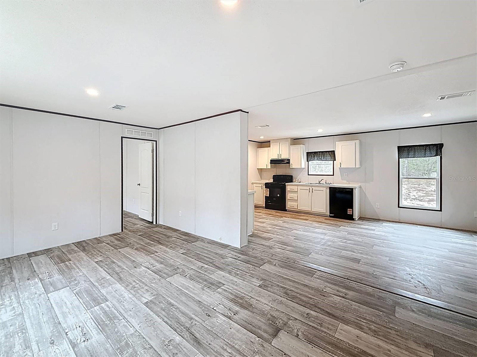 COOPER LAKE MANOR - Residential