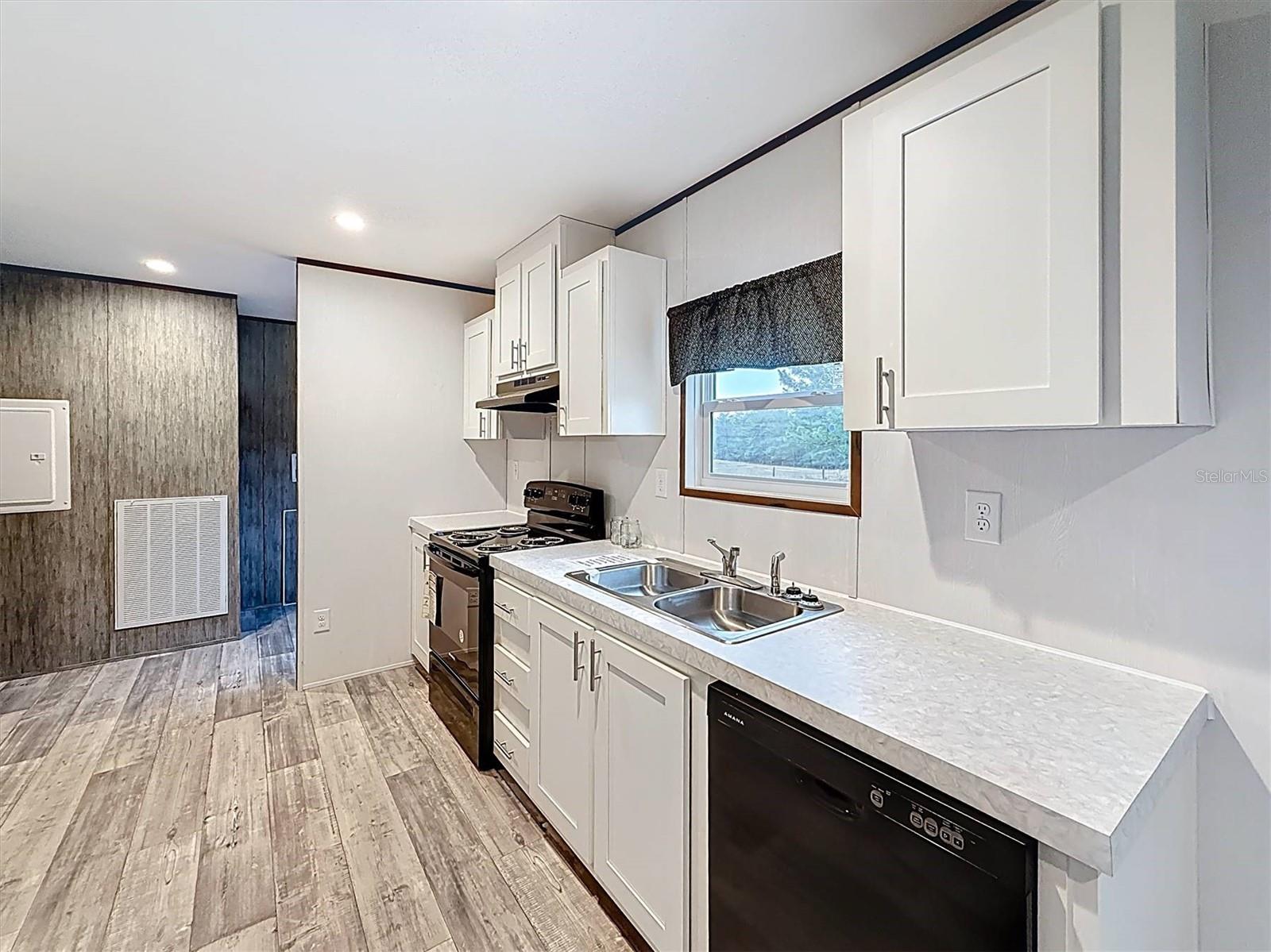 COOPER LAKE MANOR - Residential