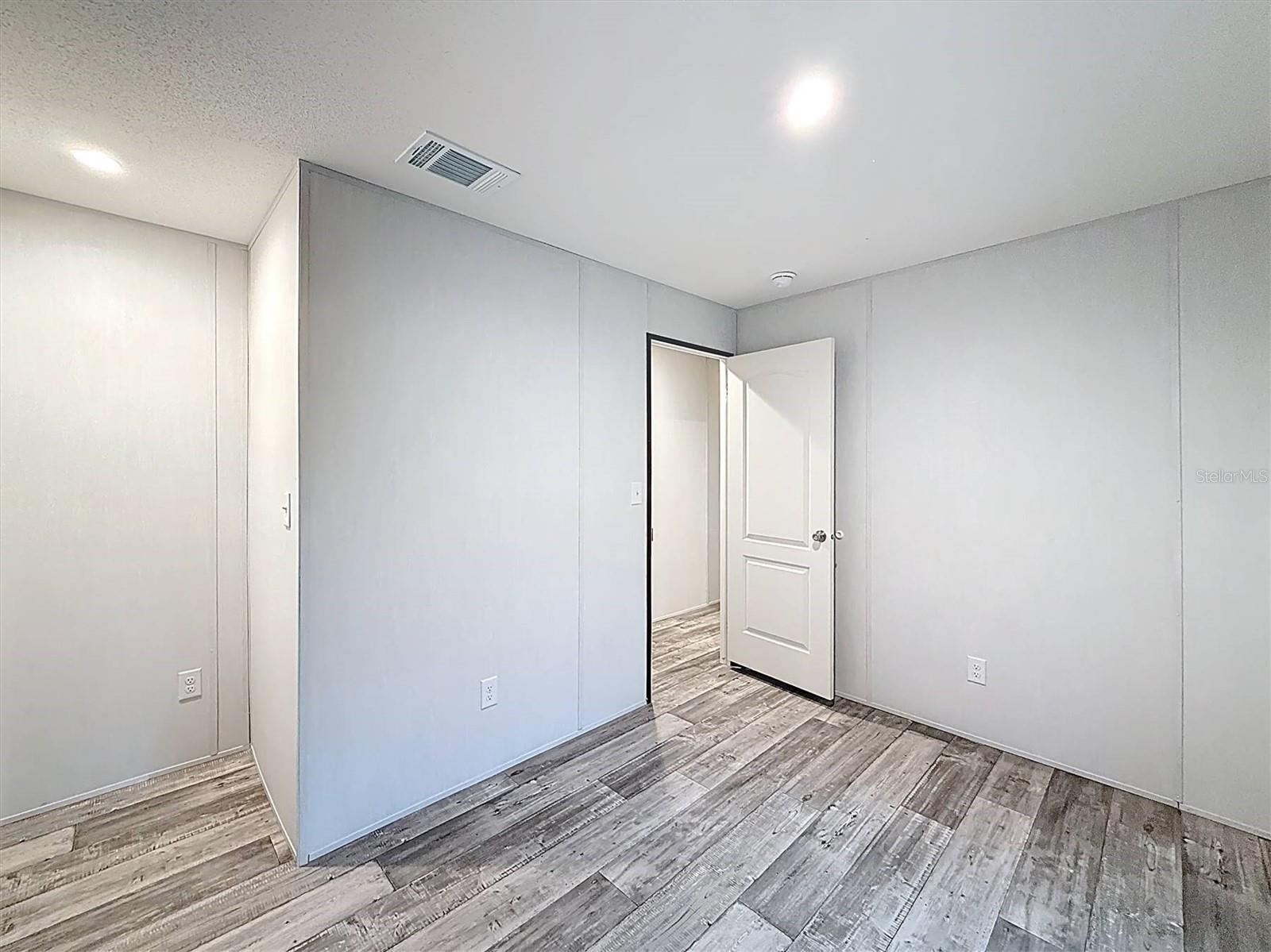 COOPER LAKE MANOR - Residential