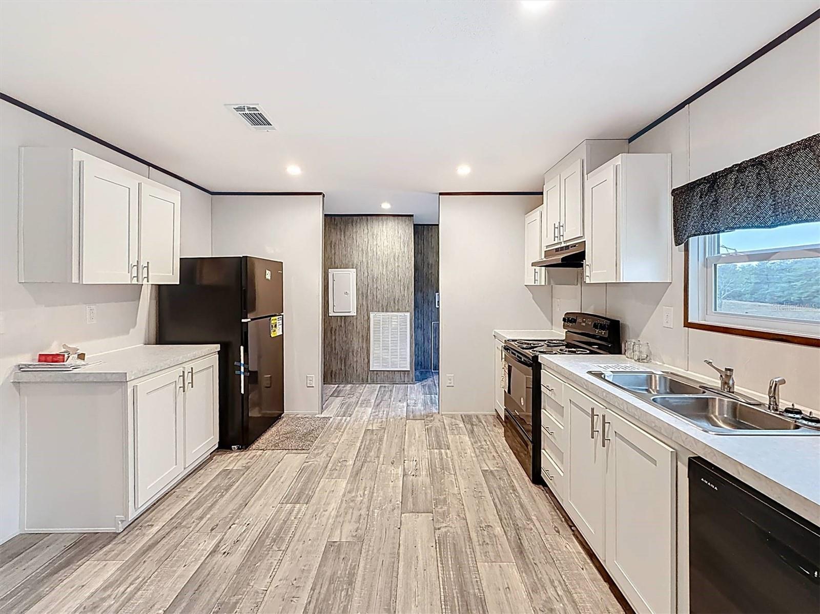 COOPER LAKE MANOR - Residential