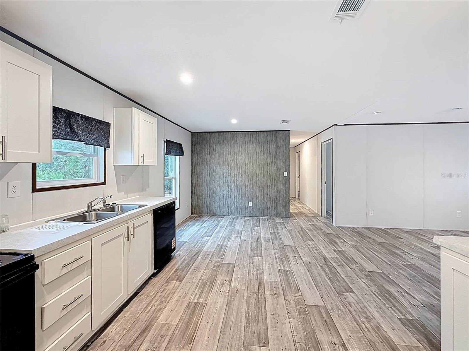 COOPER LAKE MANOR - Residential