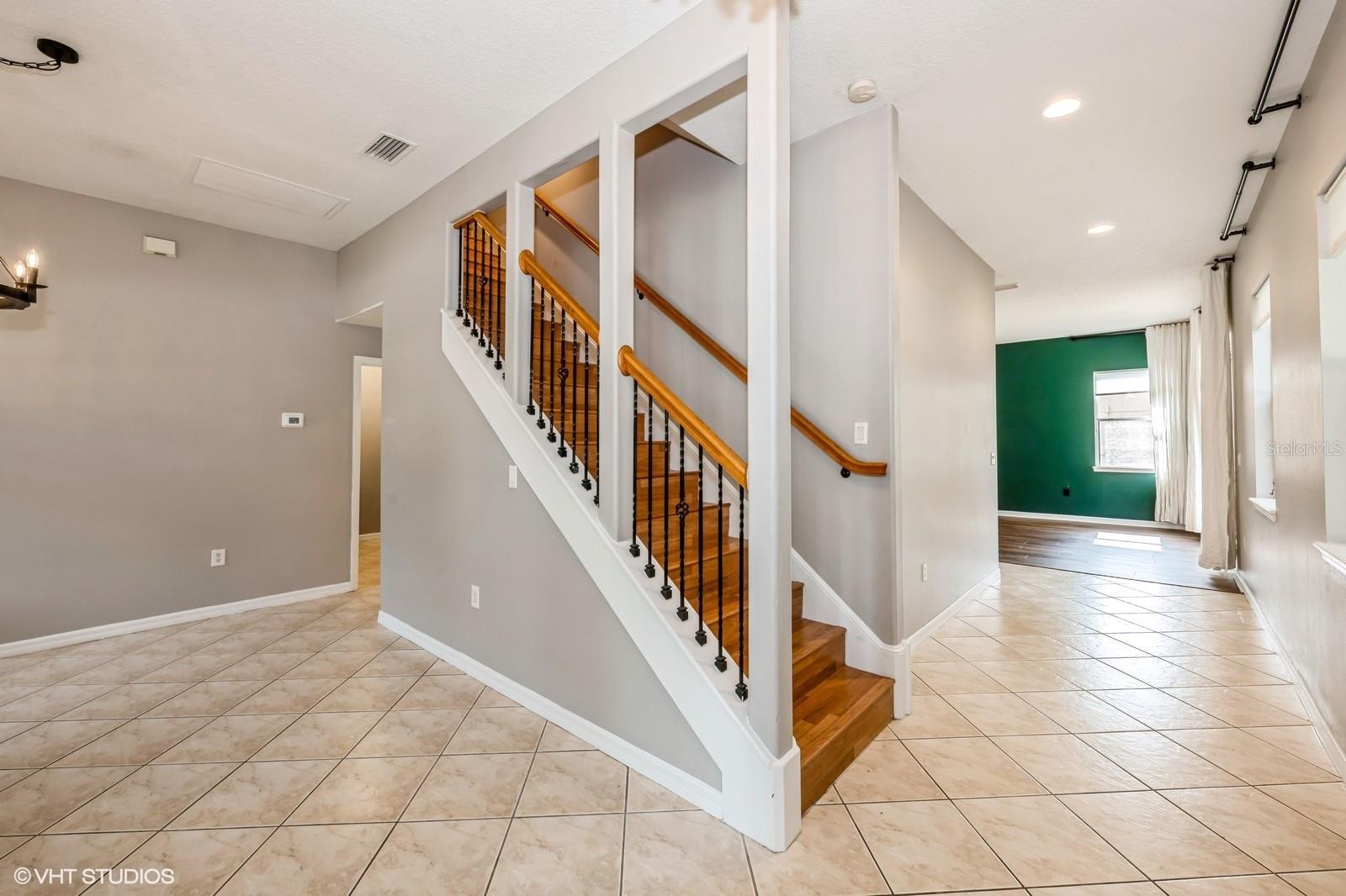 1030 WILLOW OAK LOOP