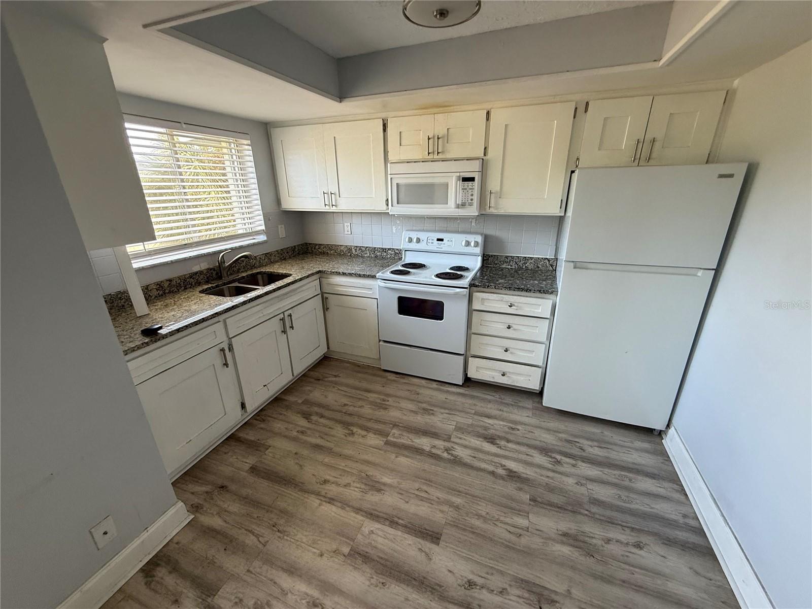 DREW GARDEN APTS - Residential Lease