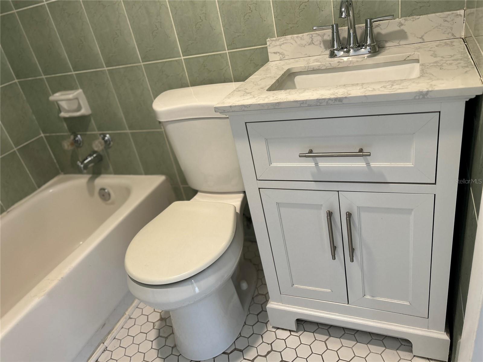 DREW GARDEN APTS - Residential Lease