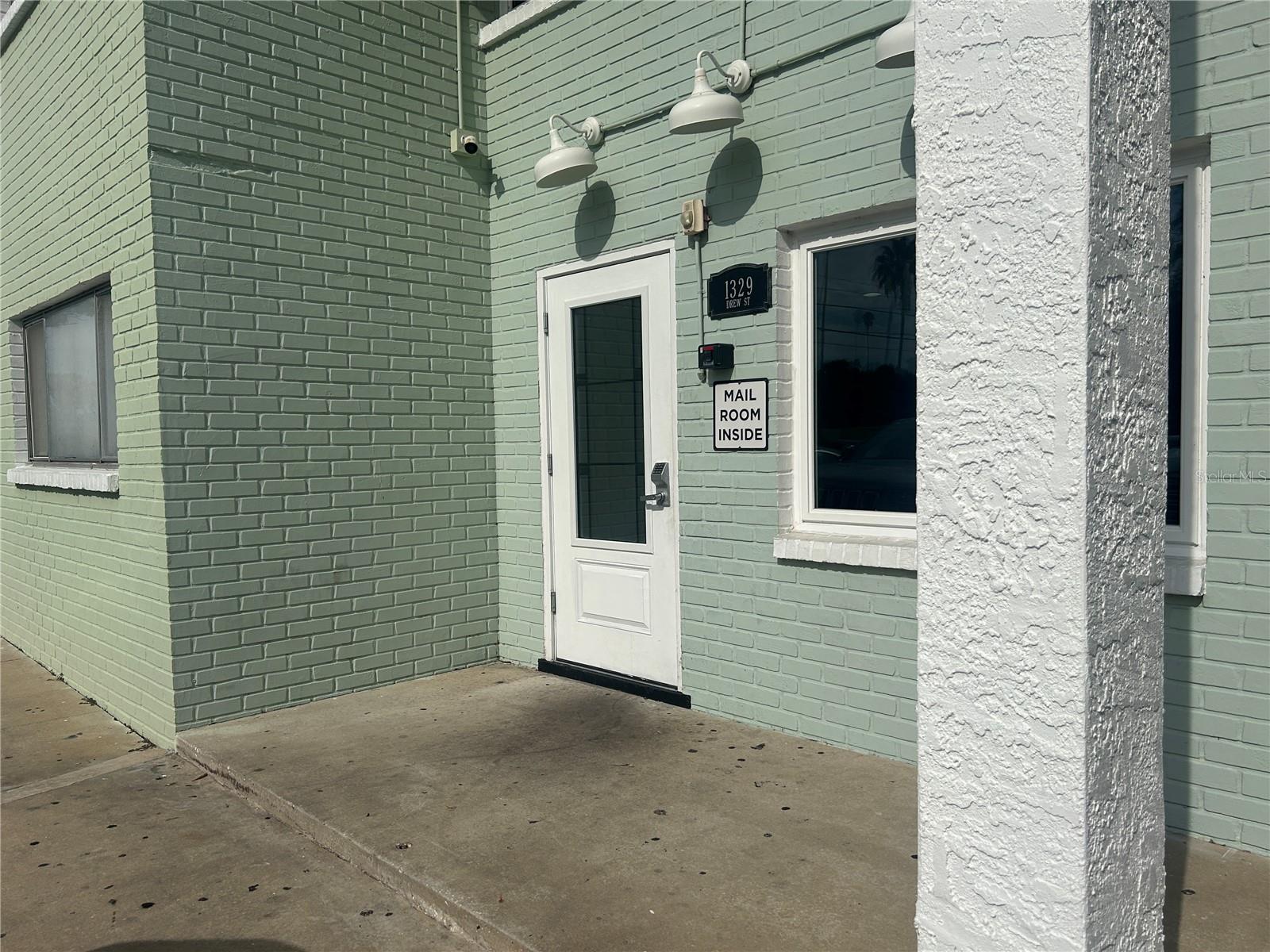 DREW GARDEN APTS - Residential Lease