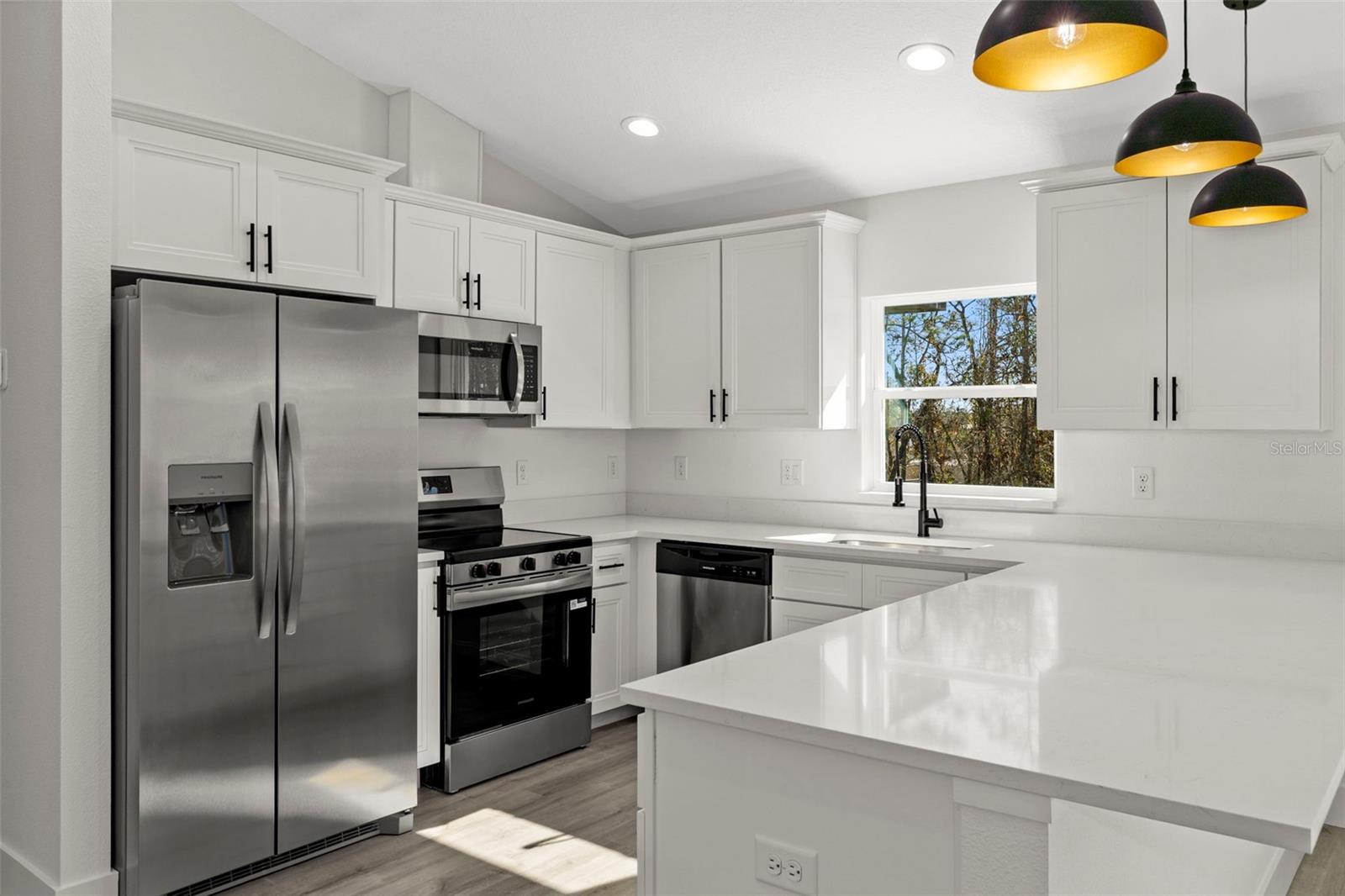 ROYAL HIGHLANDS - Residential