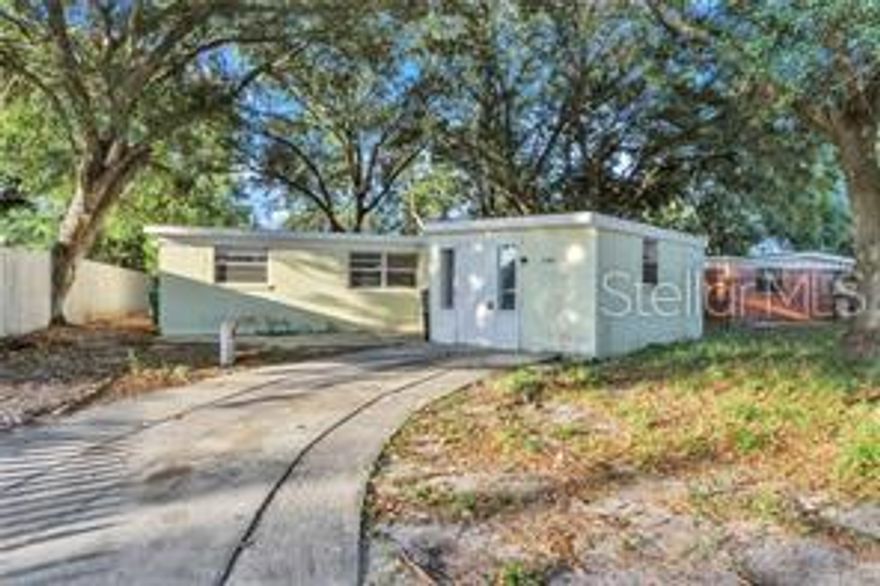 Move in ready 3 bedroom,1 and a half bath with open floor plan home. Close to the heart of downtown Winter Garden and 5 mins to highway 429!! Entire home has just been updated. Tile floors throughout entire home, boasting large Family Room and dinning room combo. Newer kitchen cabinets and countertops. Don't wait apply today