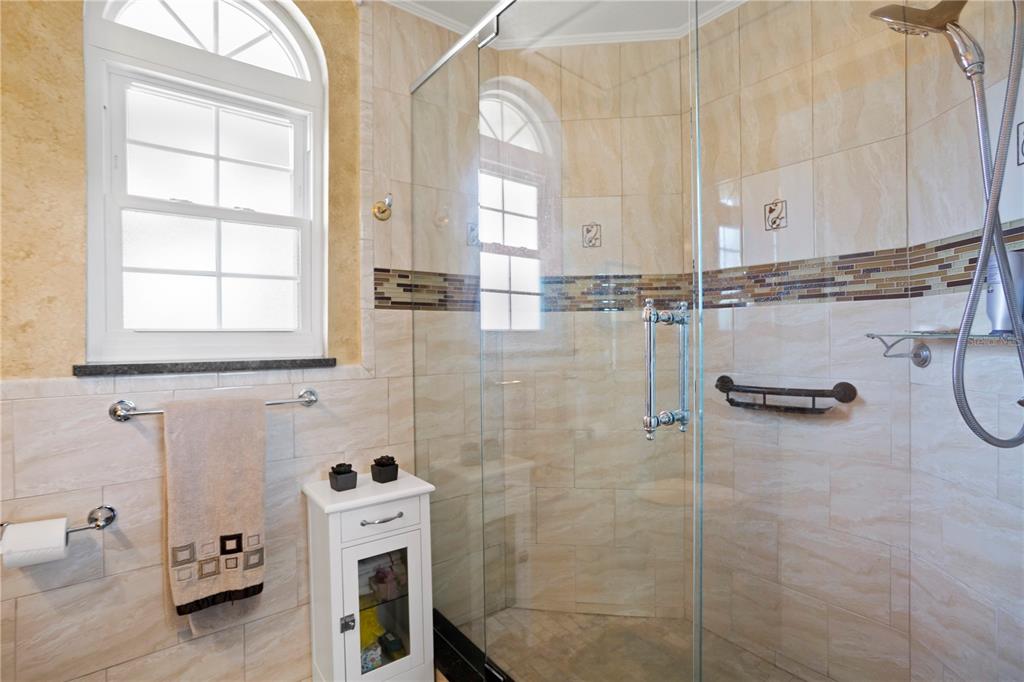 TIERRA VERDE - Residential