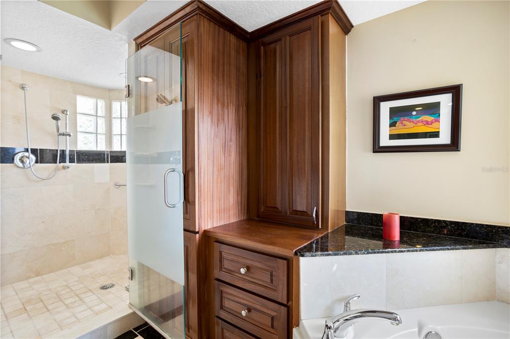 TIERRA VERDE - Residential